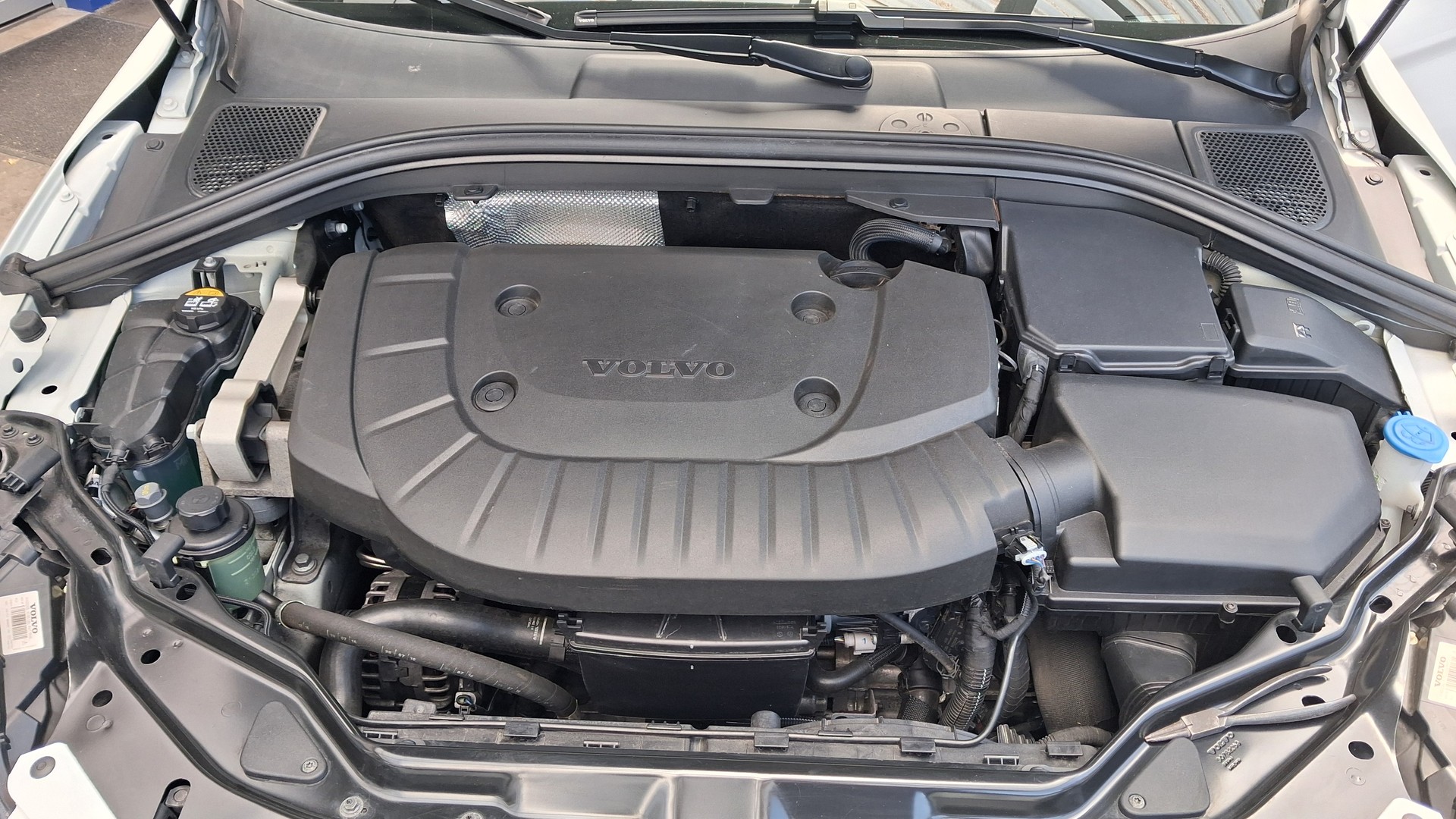 VOLVO XC60 D4 AWD Kinetic-image-11