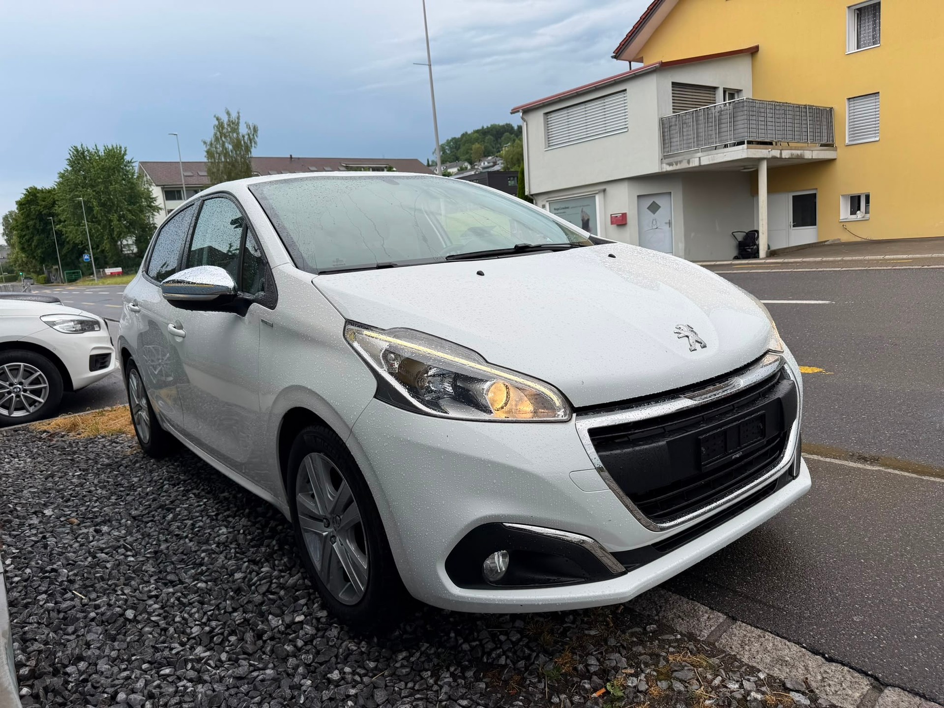 PEUGEOT 208 1.2 PureTech Style-showroom-element-3