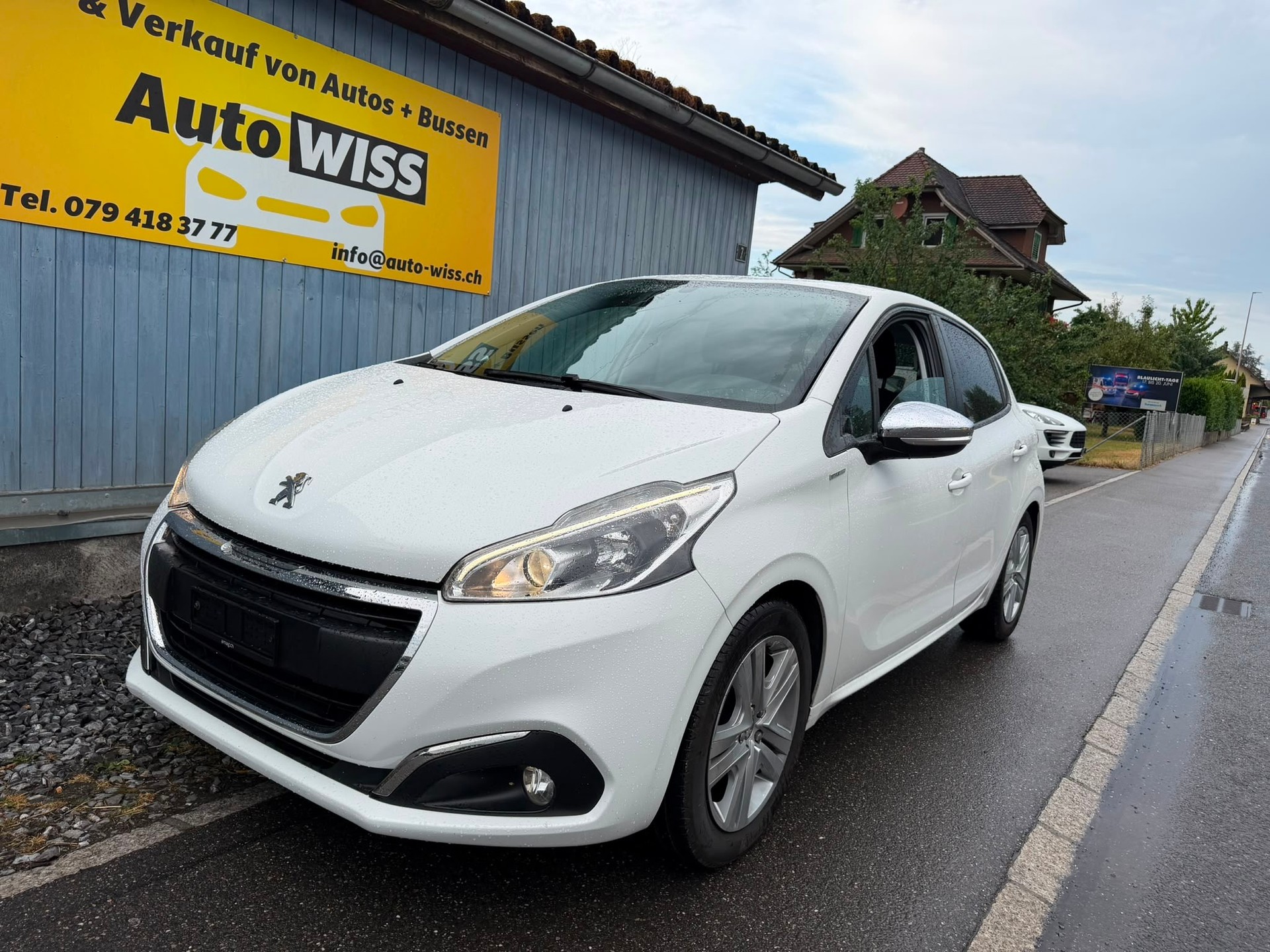 PEUGEOT 208 1.2 PureTech Style-showroom-element-1