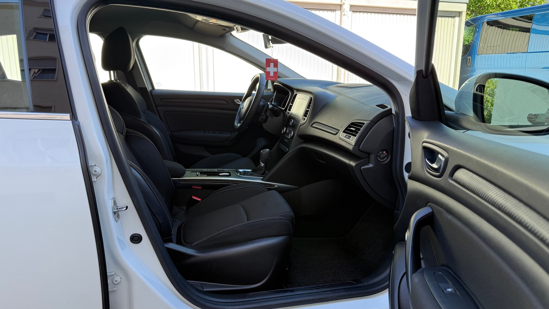 RENAULT Mégane 1.5 dCi Zen EDC-image-14