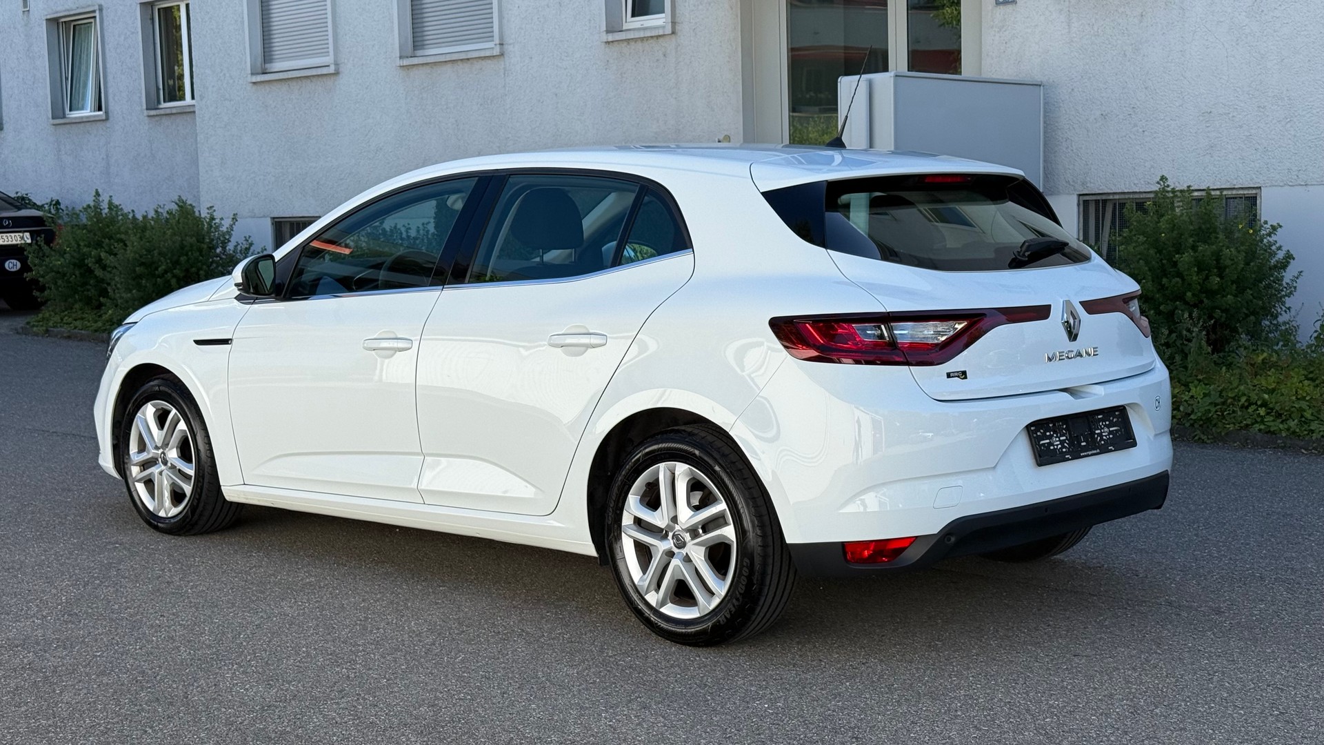 RENAULT Mégane 1.5 dCi Zen EDC-image-10