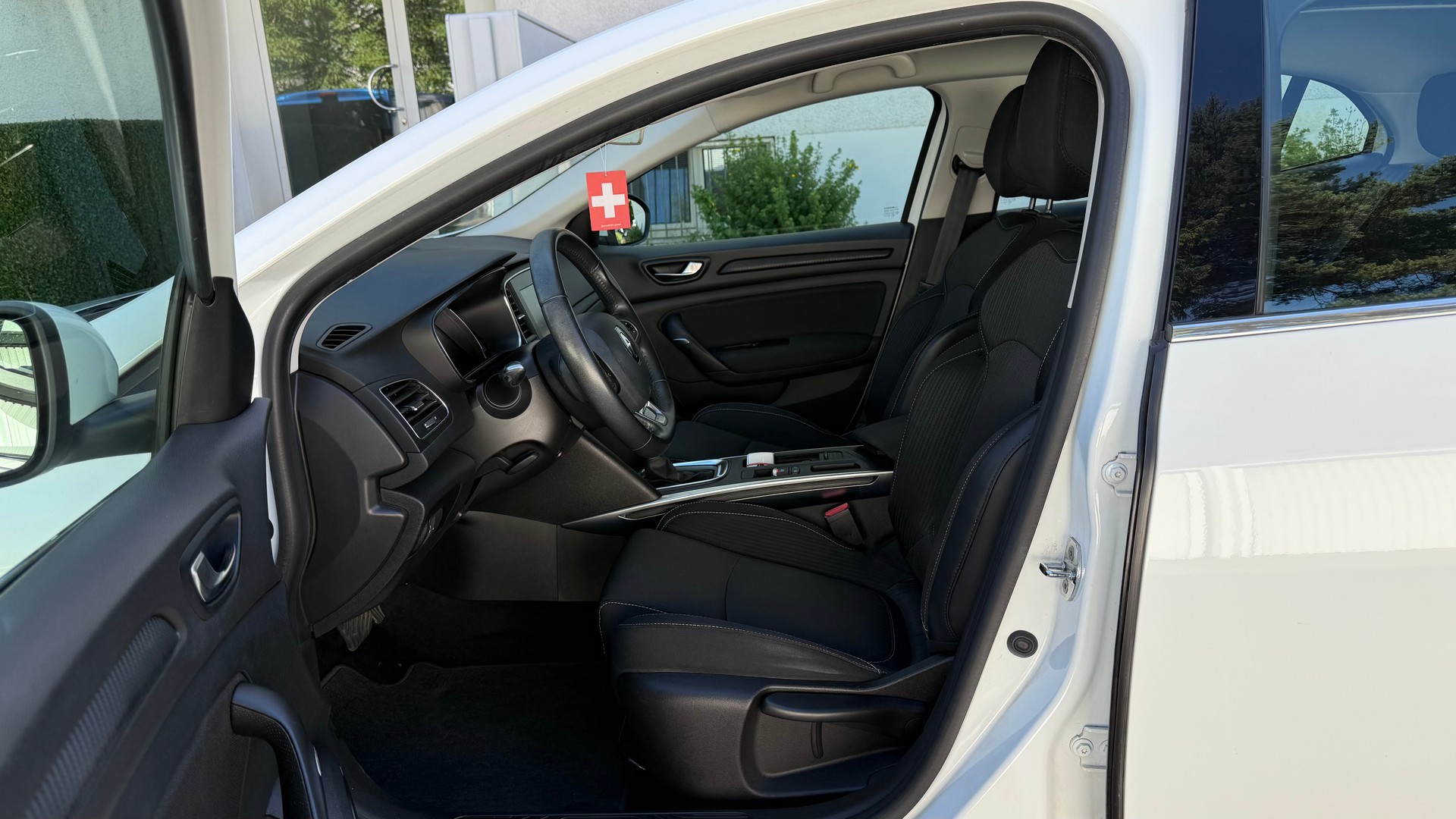 RENAULT Mégane 1.5 dCi Zen EDC-image-11