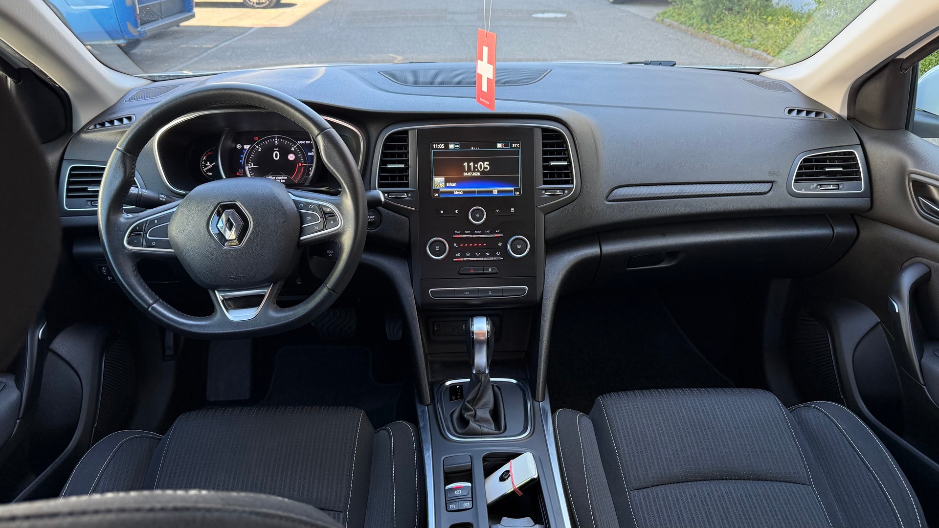 RENAULT Mégane 1.5 dCi Zen EDC-image-13
