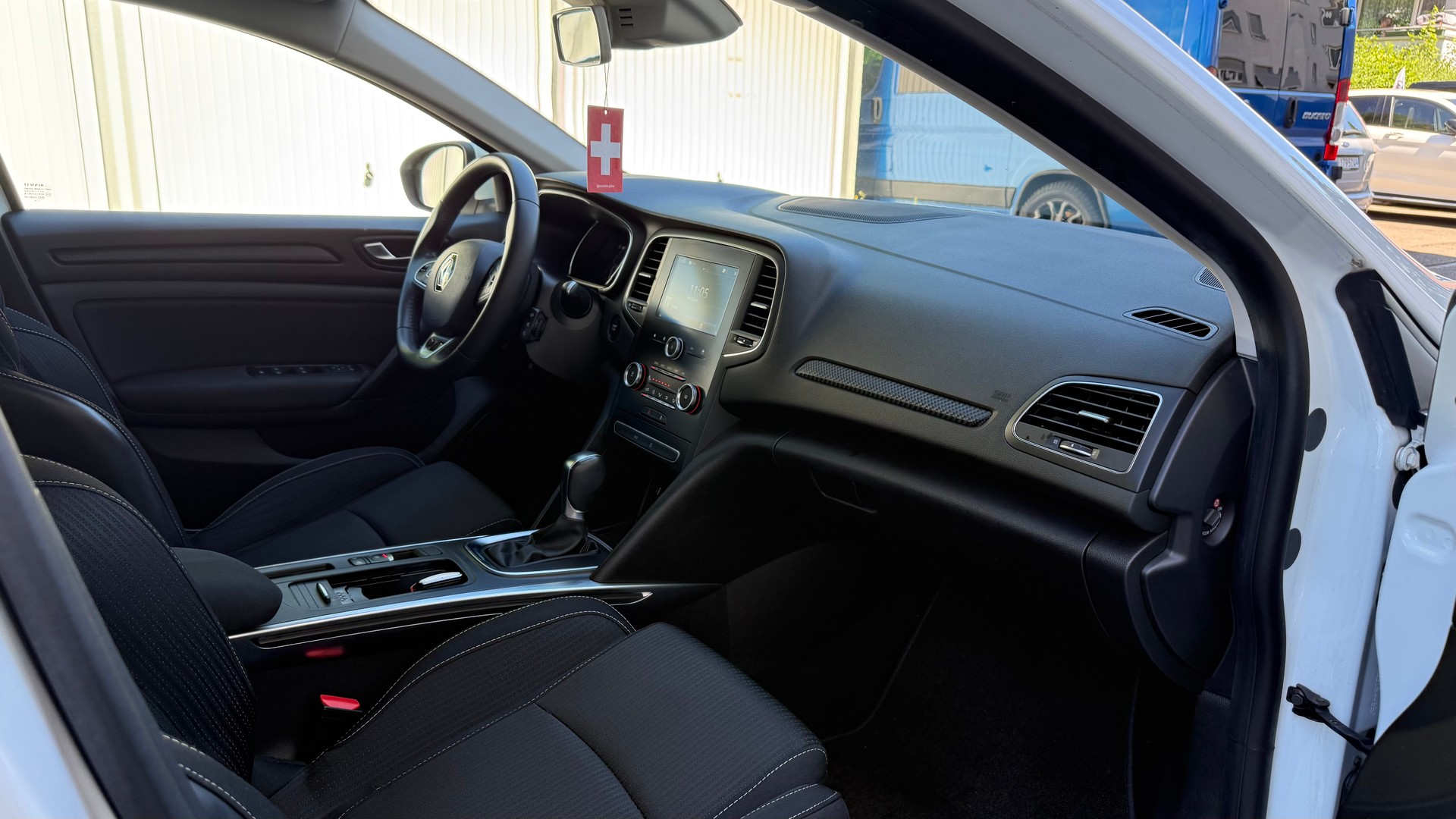 RENAULT Mégane 1.5 dCi Zen EDC-image-15