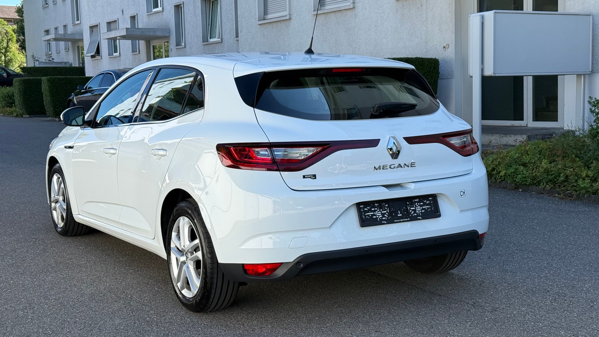 RENAULT Mégane 1.5 dCi Zen EDC-image-8