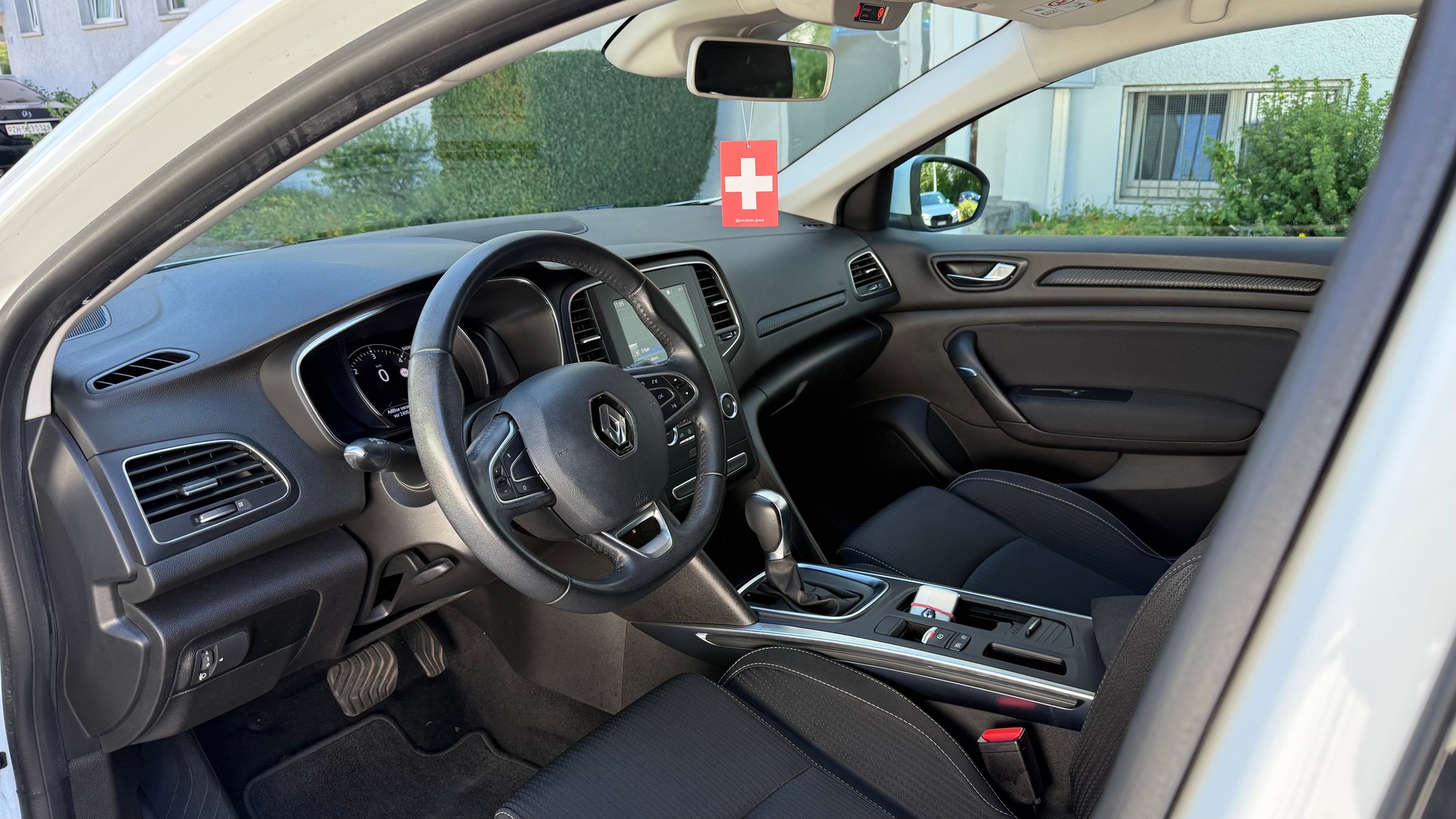 RENAULT Mégane 1.5 dCi Zen EDC-image-12