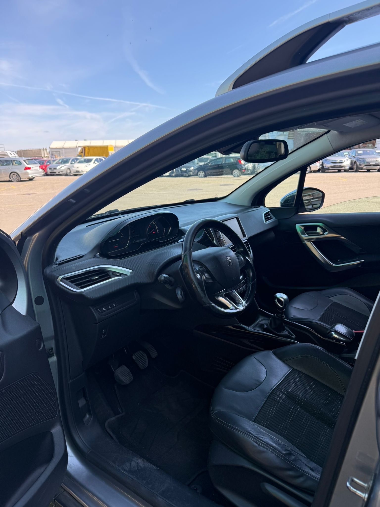 PEUGEOT 2008 1.2 PureTech Féline-image-8
