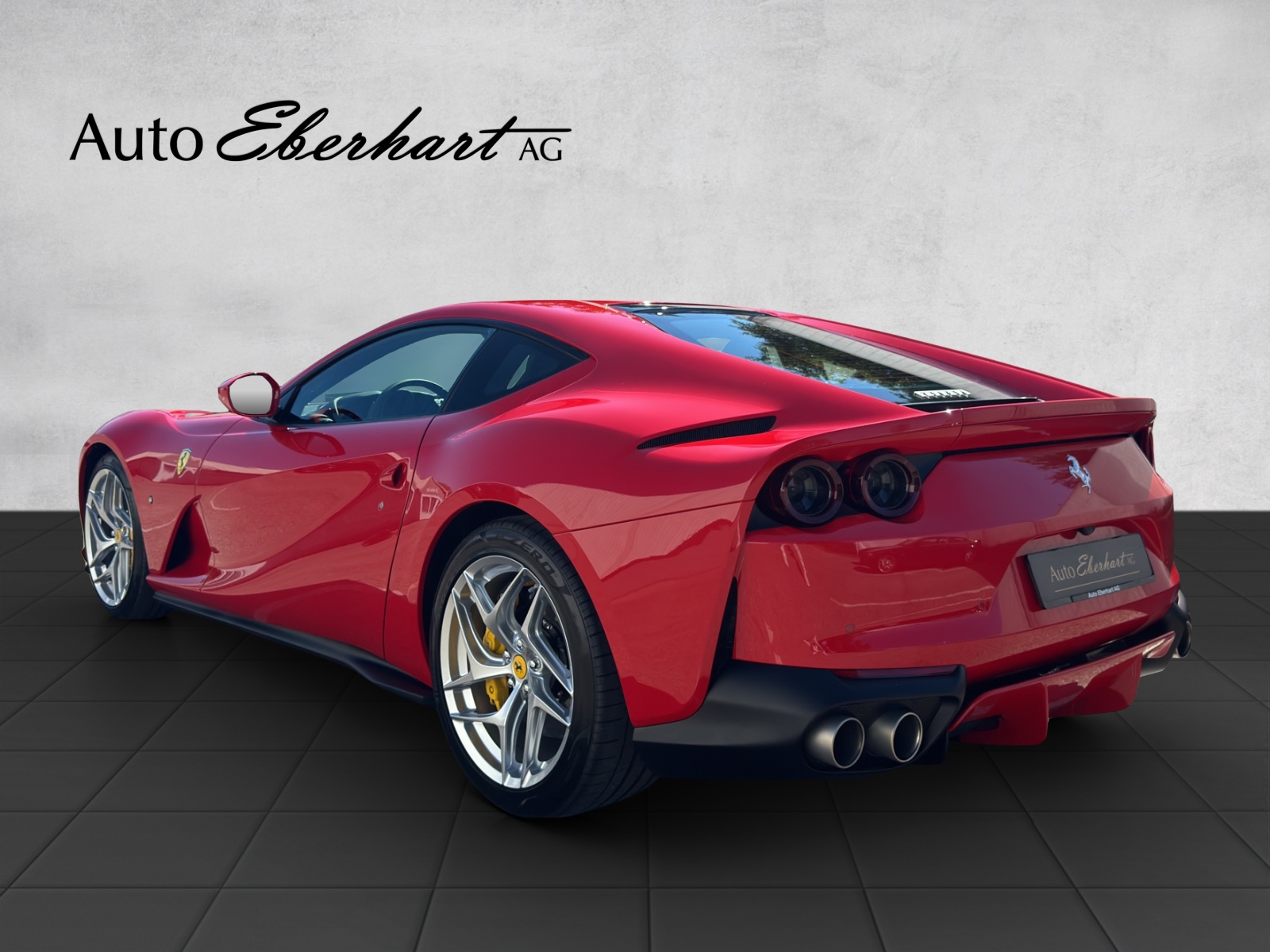 FERRARI 812 Superfast-showroom-element-1