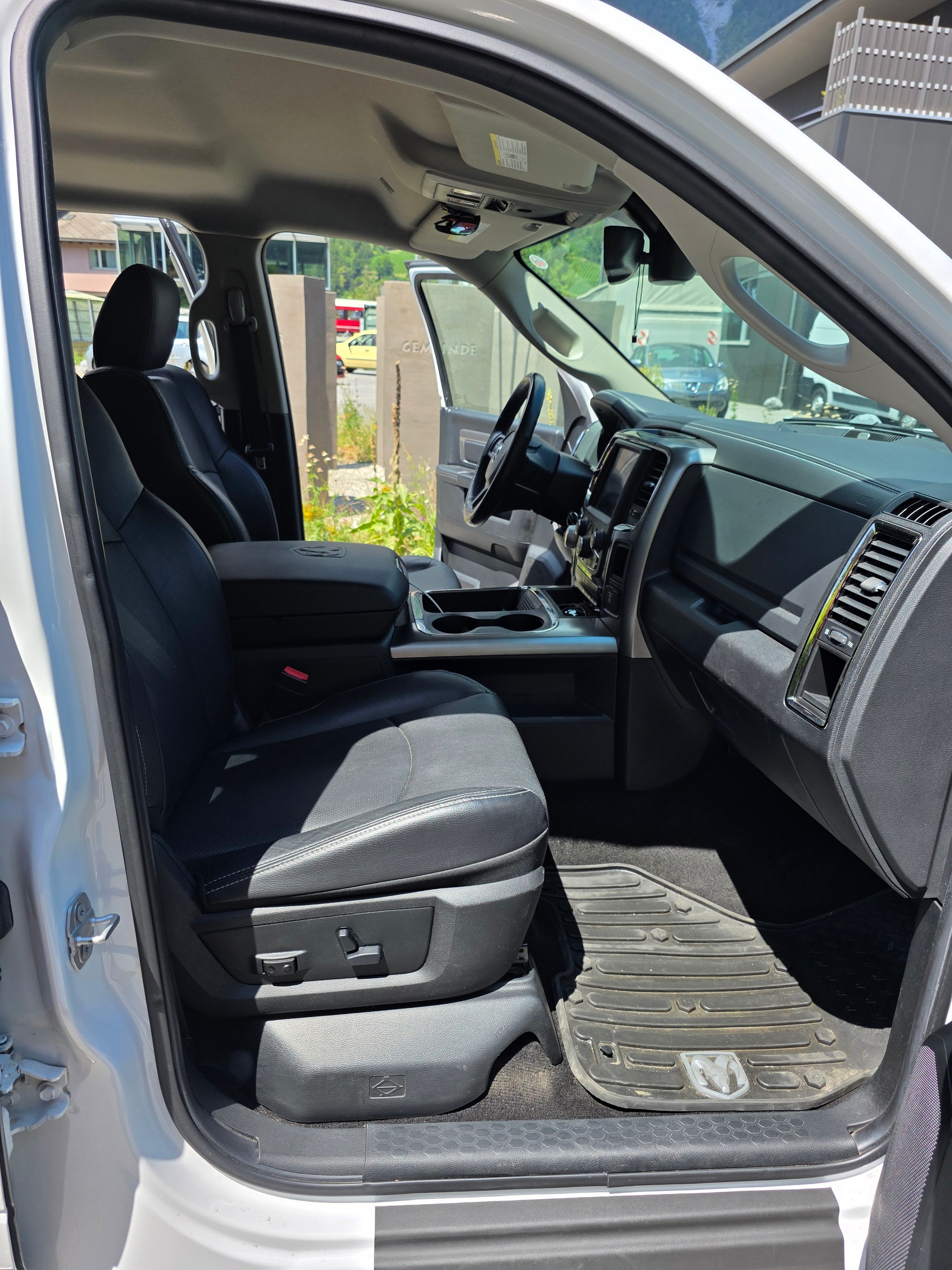DODGE Dodge Ram 1500 Sport-image-14