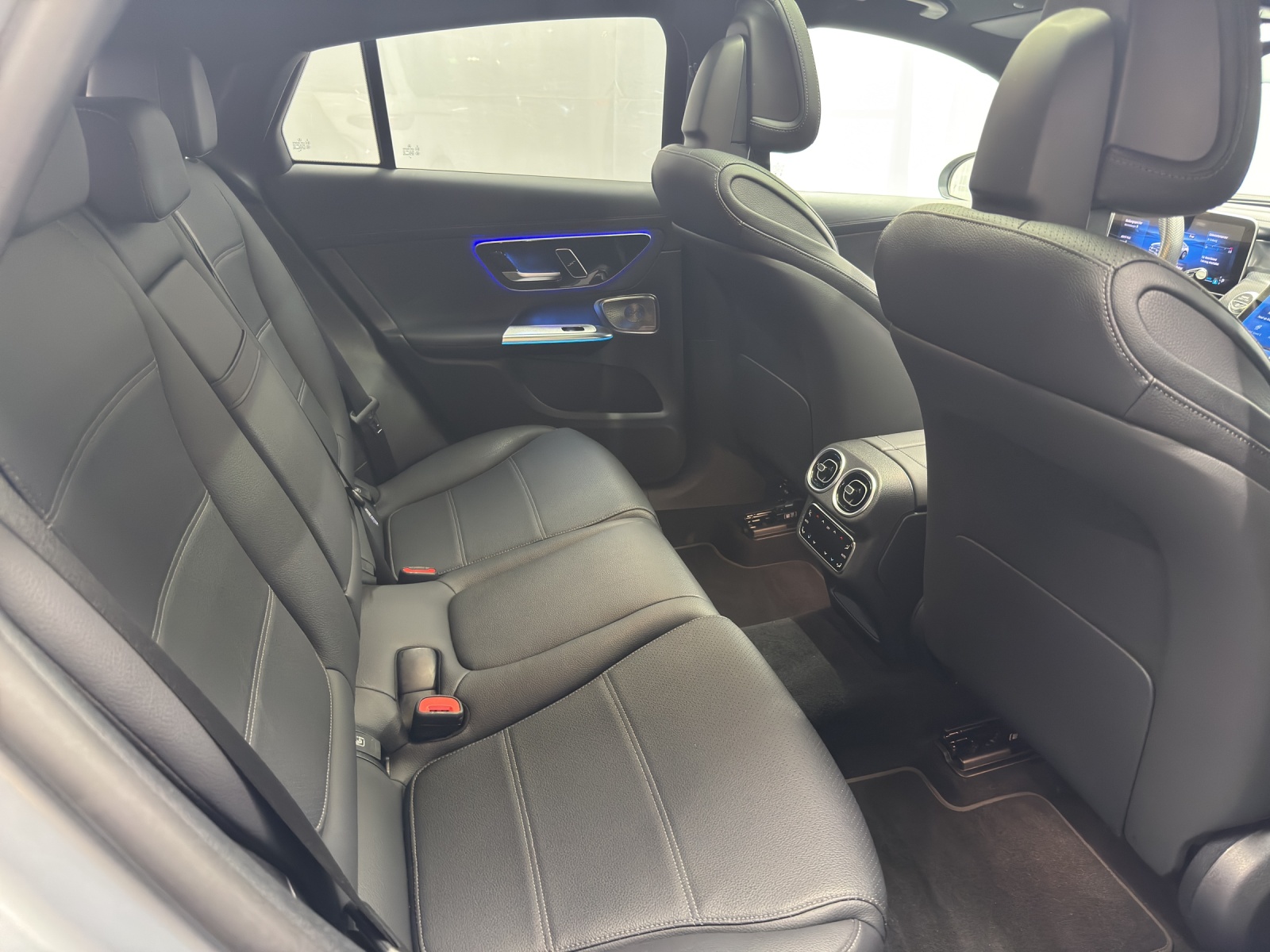 MERCEDES-BENZ GLC 200 AMG Line 4Matic Coupé-image-9