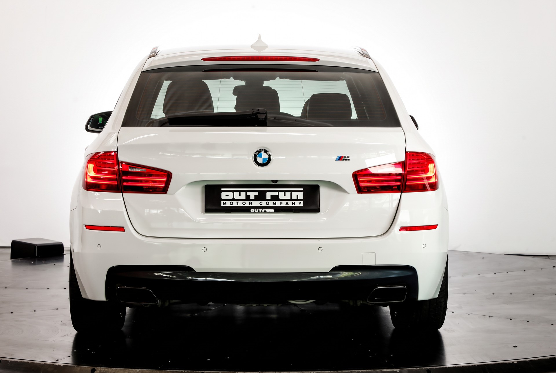 BMW M550d Touring xDrive Steptronic-showroom-element-2