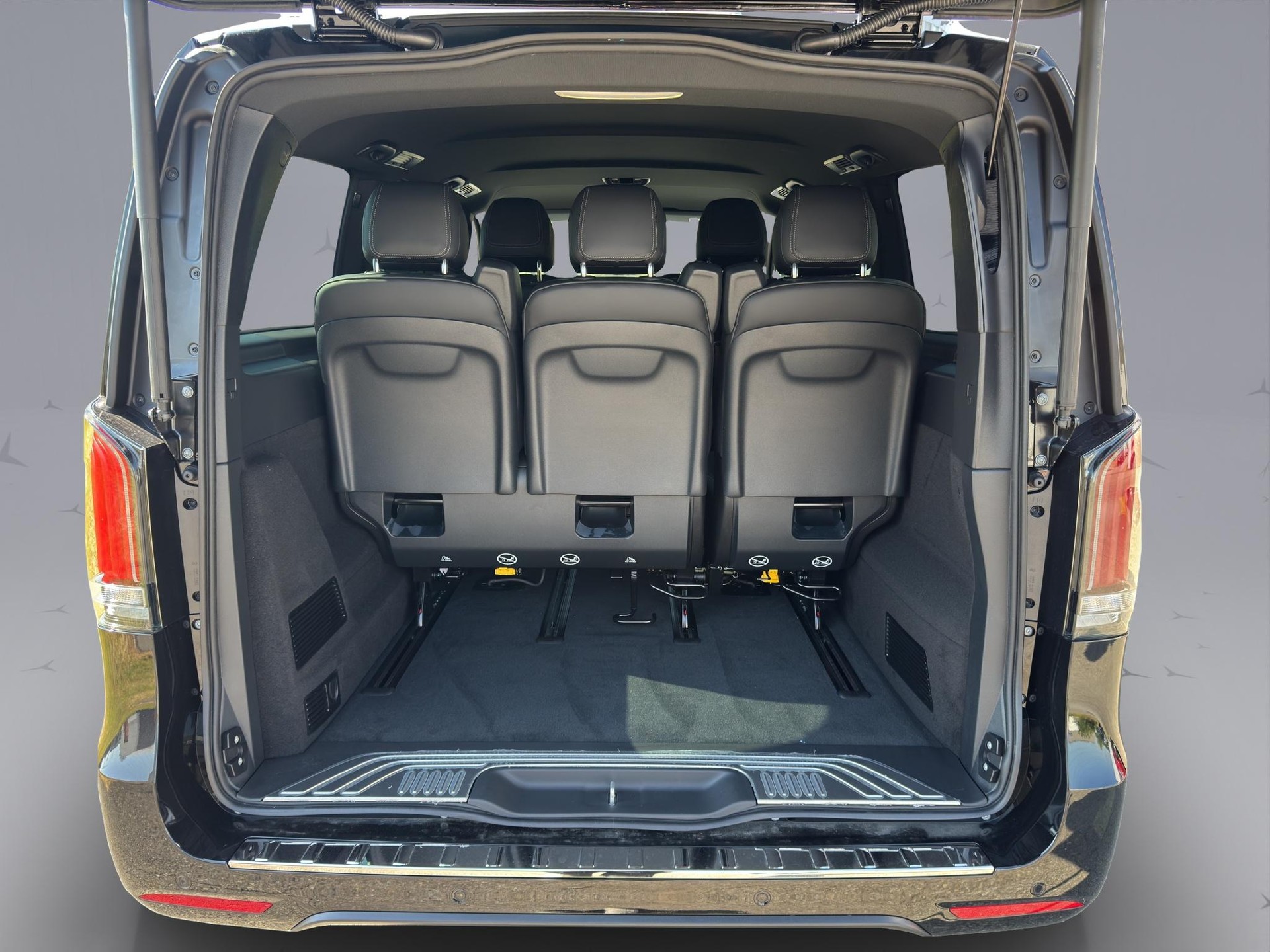 MERCEDES-BENZ V 300 d Exclusive L SWISS EDITION 4MATIC-image-19