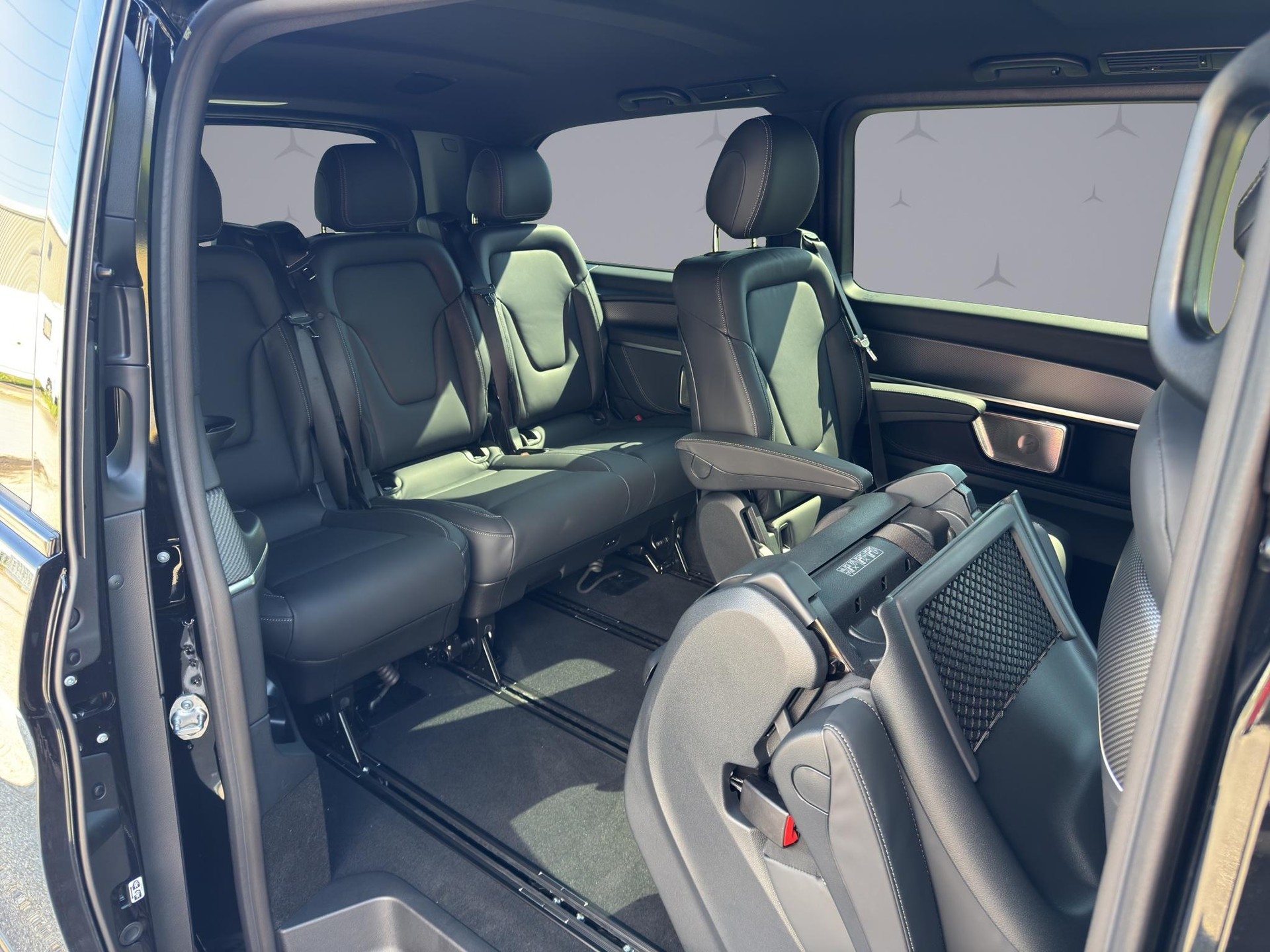 MERCEDES-BENZ V 300 d Exclusive L SWISS EDITION 4MATIC-image-18