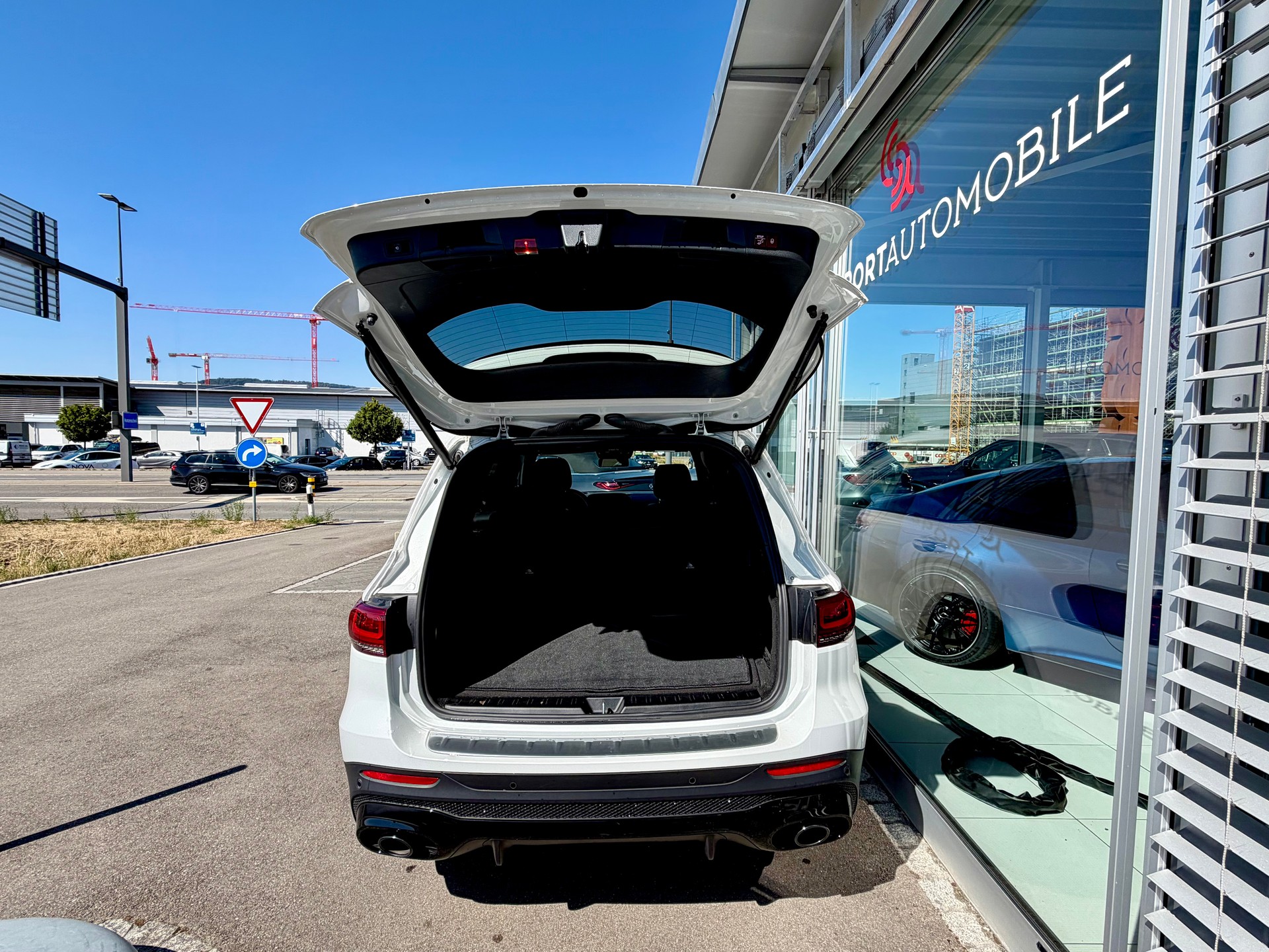 MERCEDES-BENZ GLB 35 AMG 4Matic 8G-Tronic-image-10