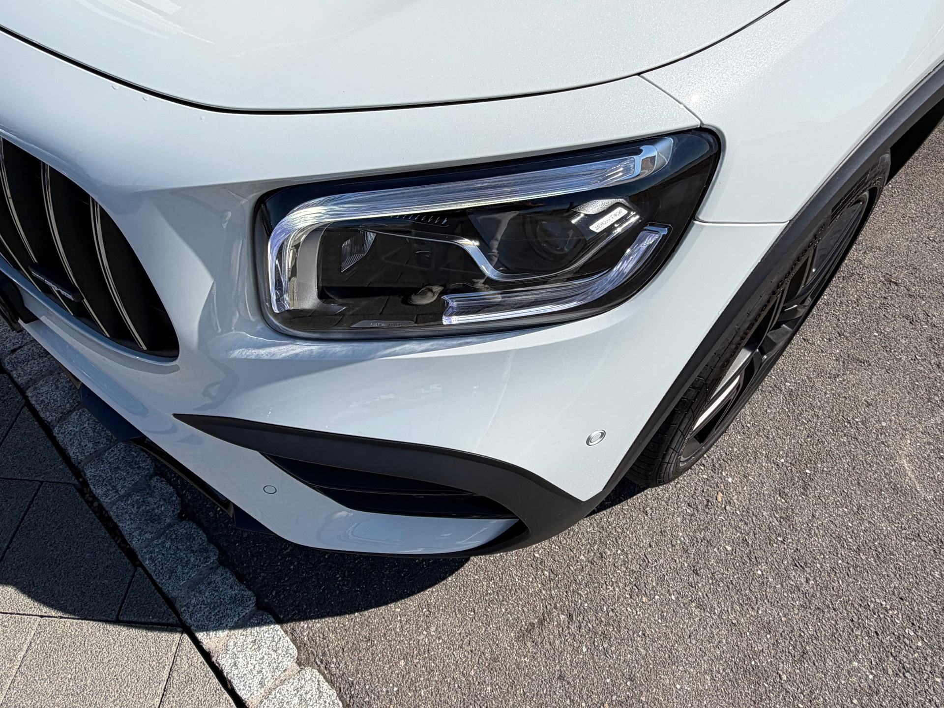 MERCEDES-BENZ GLB 35 AMG 4Matic 8G-Tronic-image-5