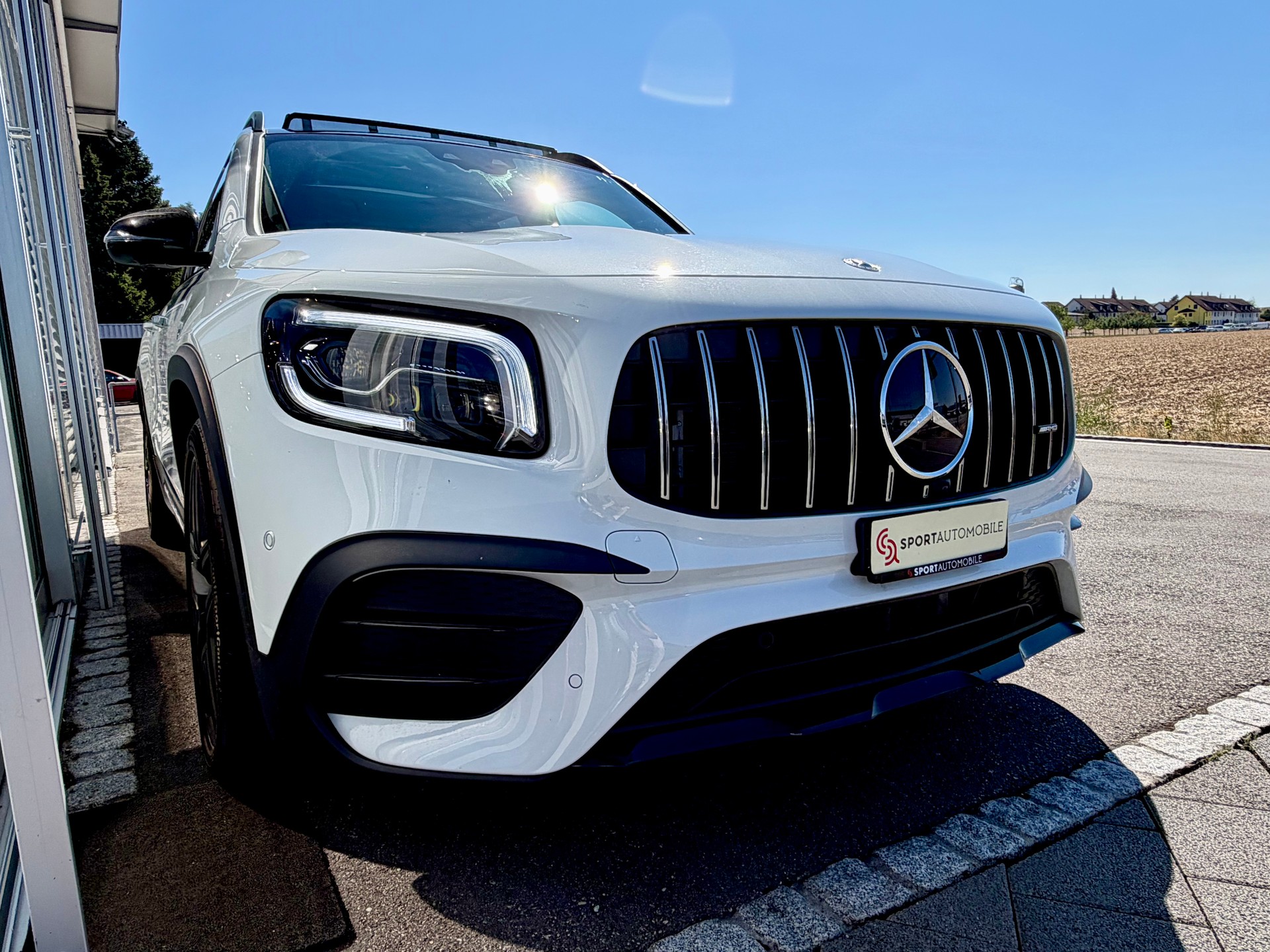 MERCEDES-BENZ GLB 35 AMG 4Matic 8G-Tronic-image-4