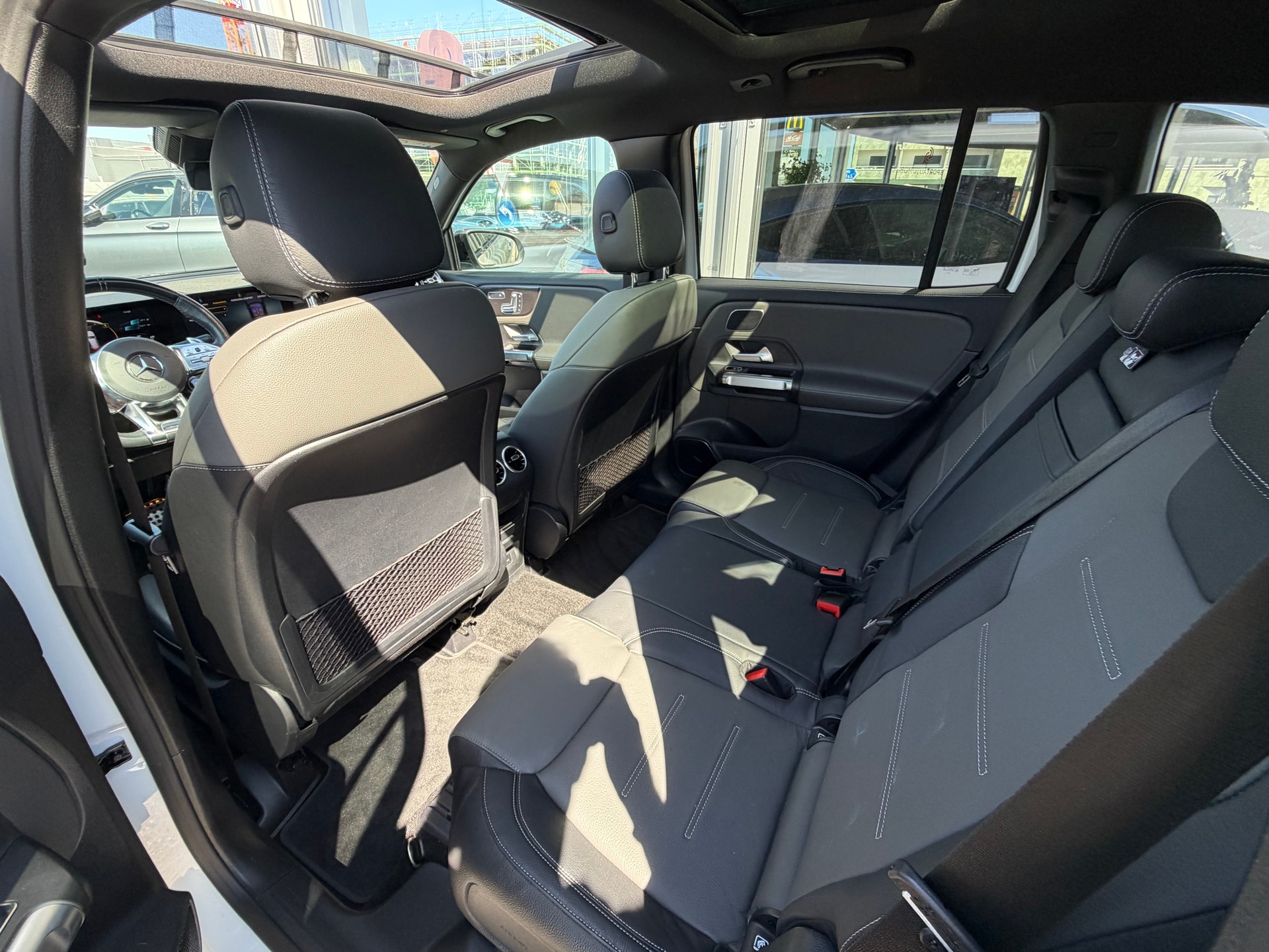 MERCEDES-BENZ GLB 35 AMG 4Matic 8G-Tronic-image-13