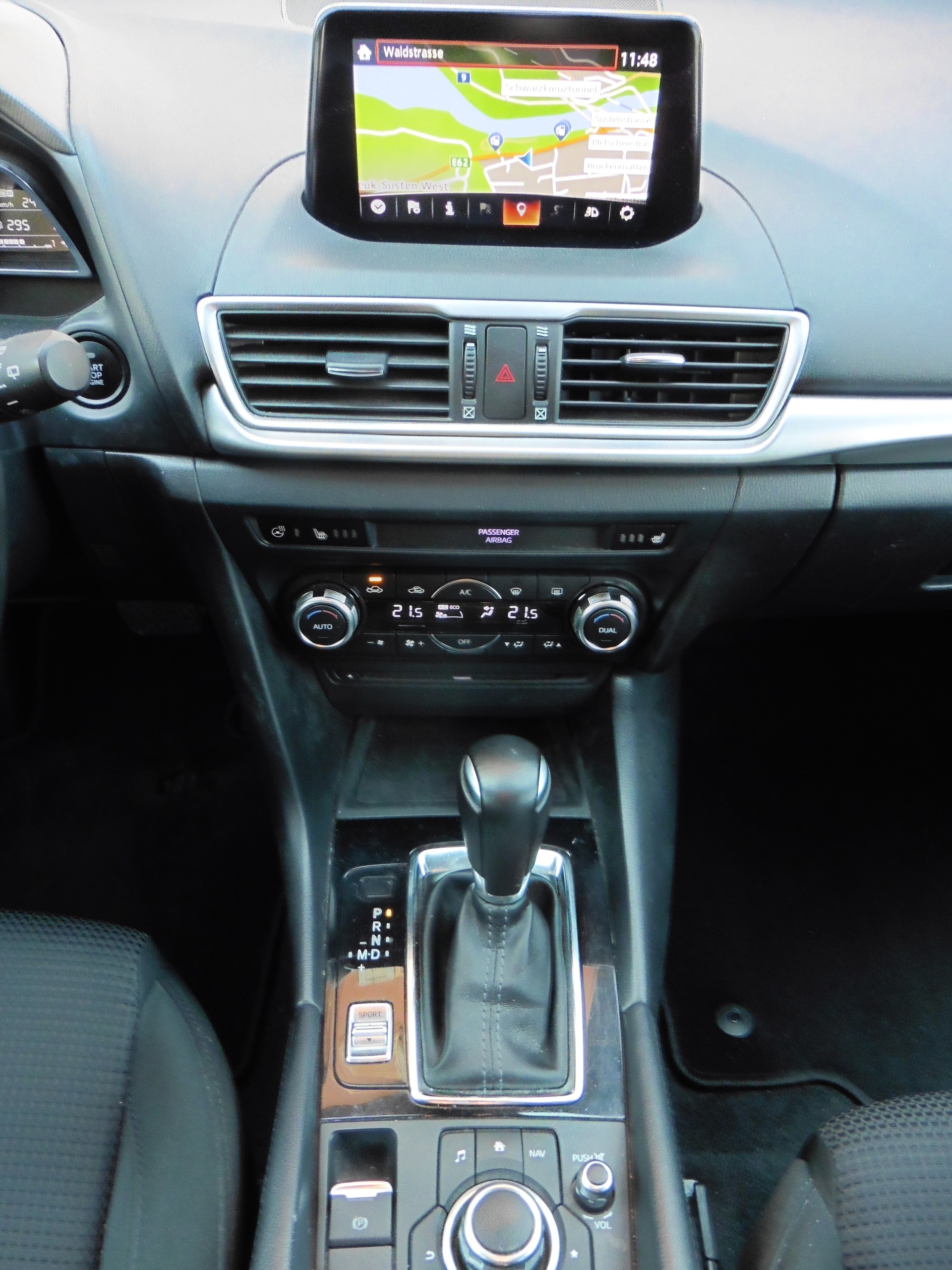 MAZDA 3 SKYACTIV-G 120 Revolution Automat-image-14