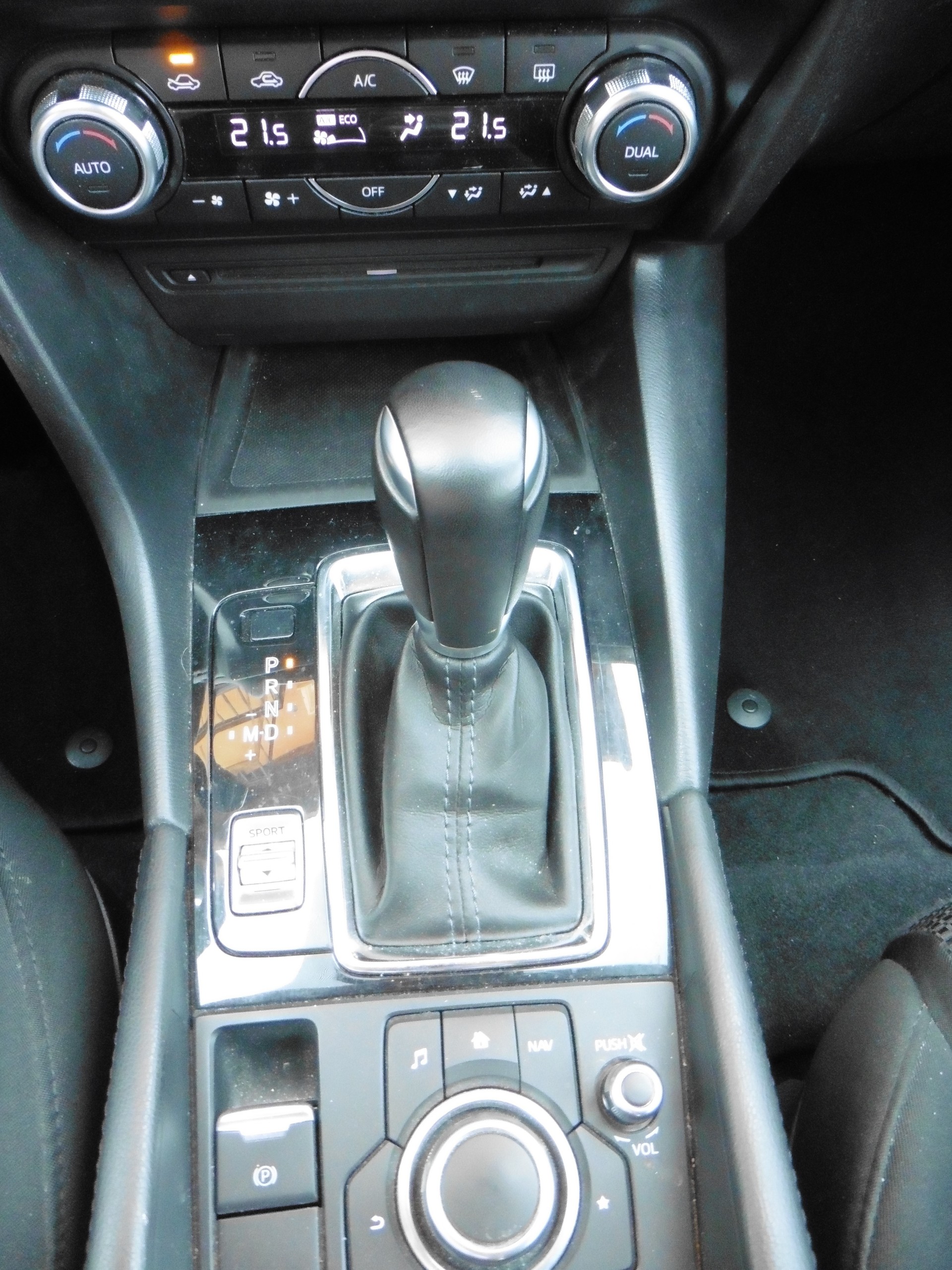 MAZDA 3 SKYACTIV-G 120 Revolution Automat-image-18