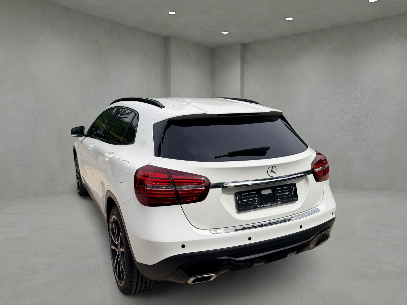 MERCEDES-BENZ GLA 200 AMG Line 7G-DCT-showroom-element-2