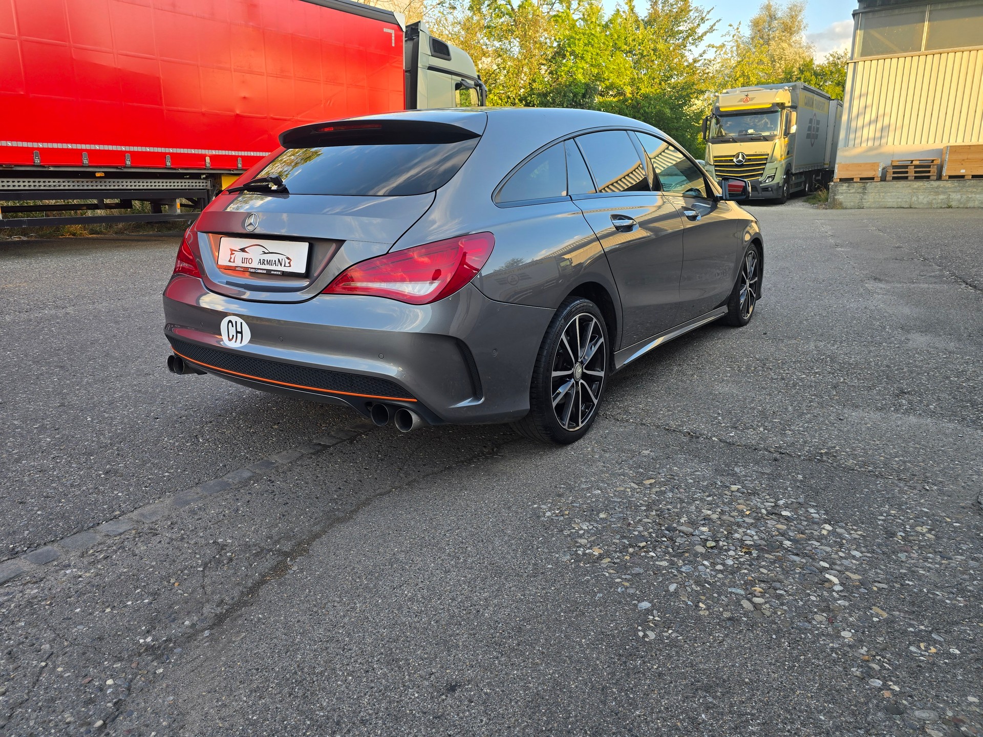 MERCEDES-BENZ CLA Shooting Brake 250 AMG Line 7G-DCT 4Matic-image-4