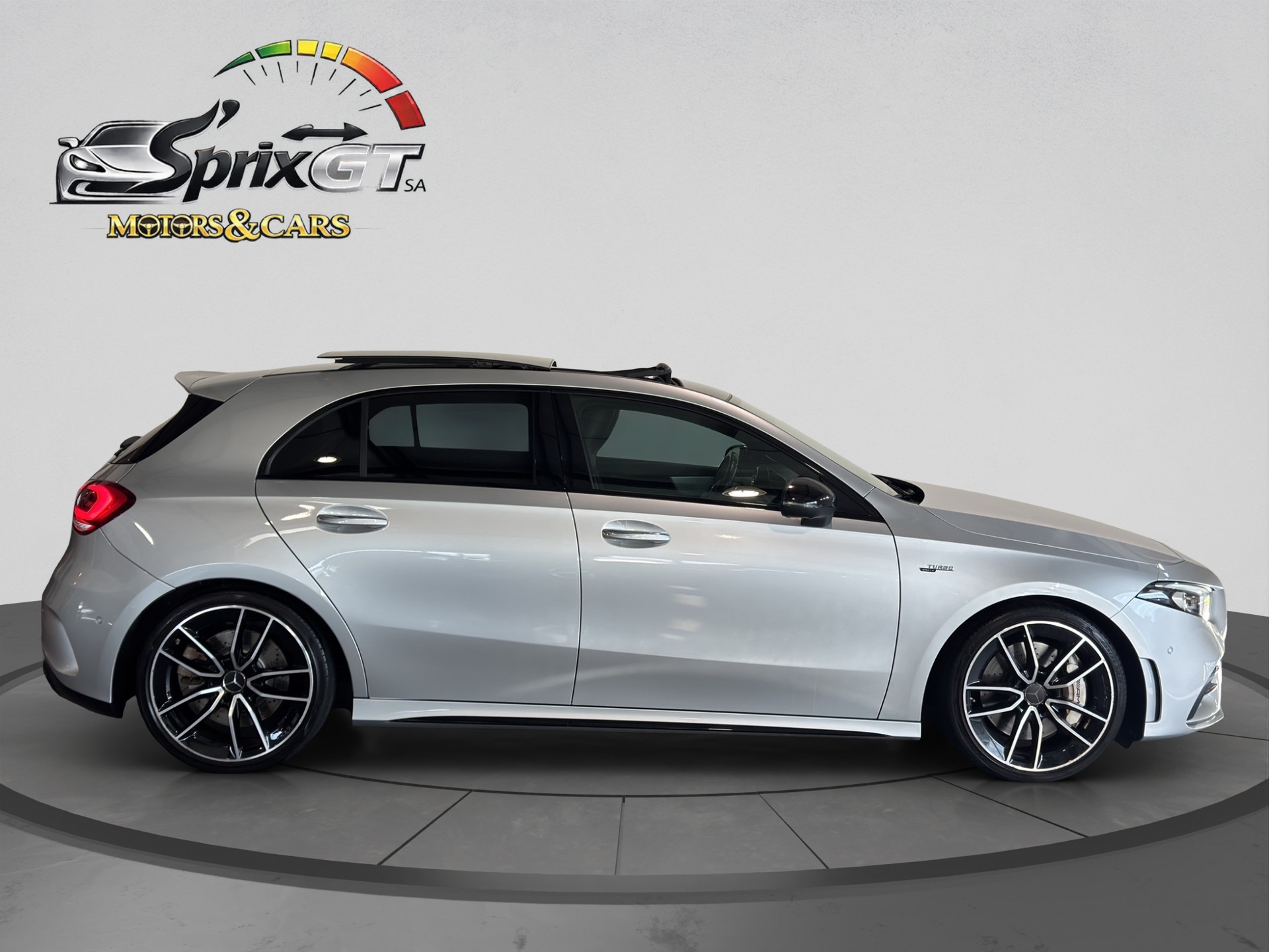 MERCEDES-BENZ A 35 AMG 4Matic Speedshift-image-5