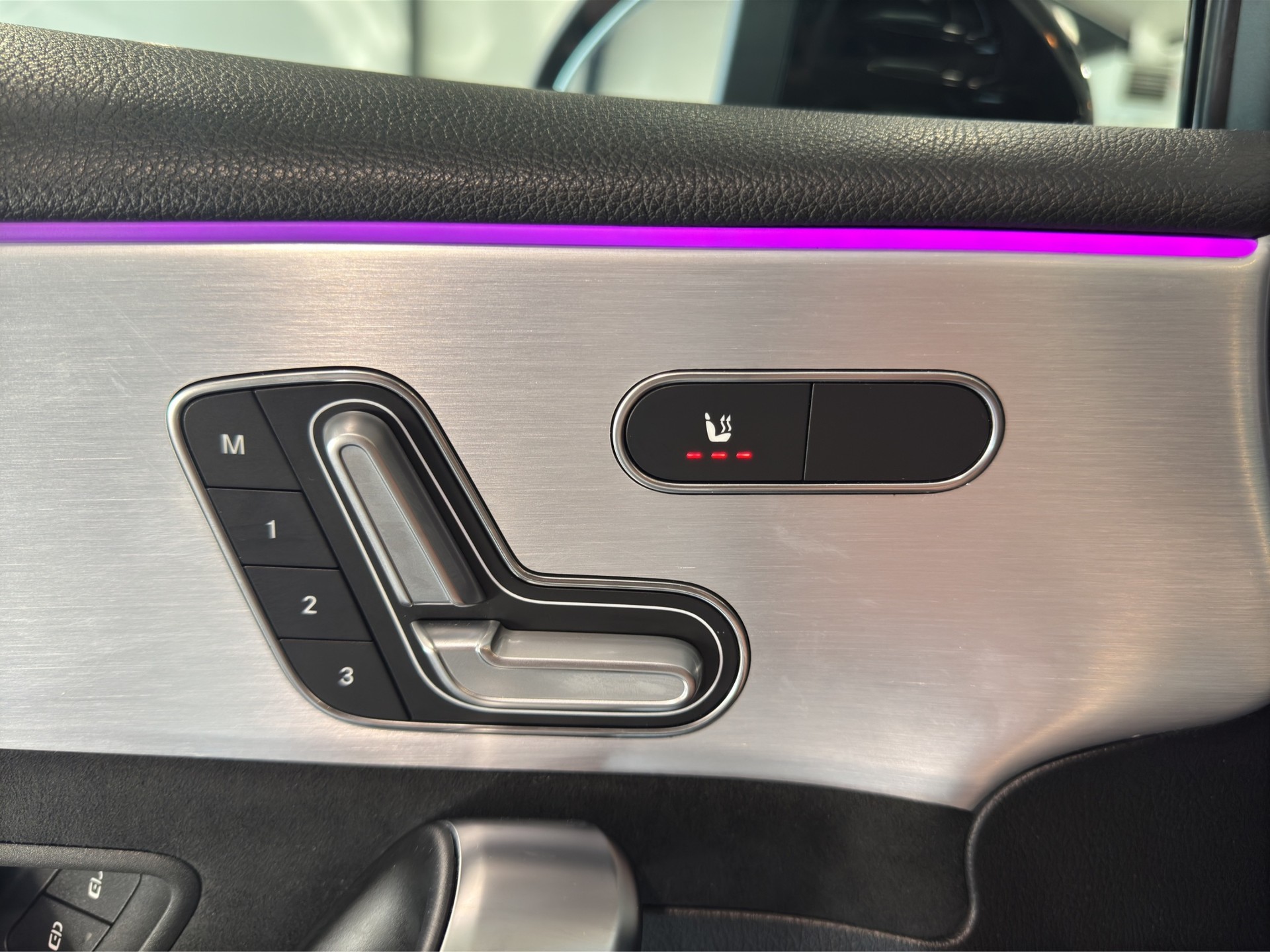 MERCEDES-BENZ A 35 AMG 4Matic Speedshift-image-22