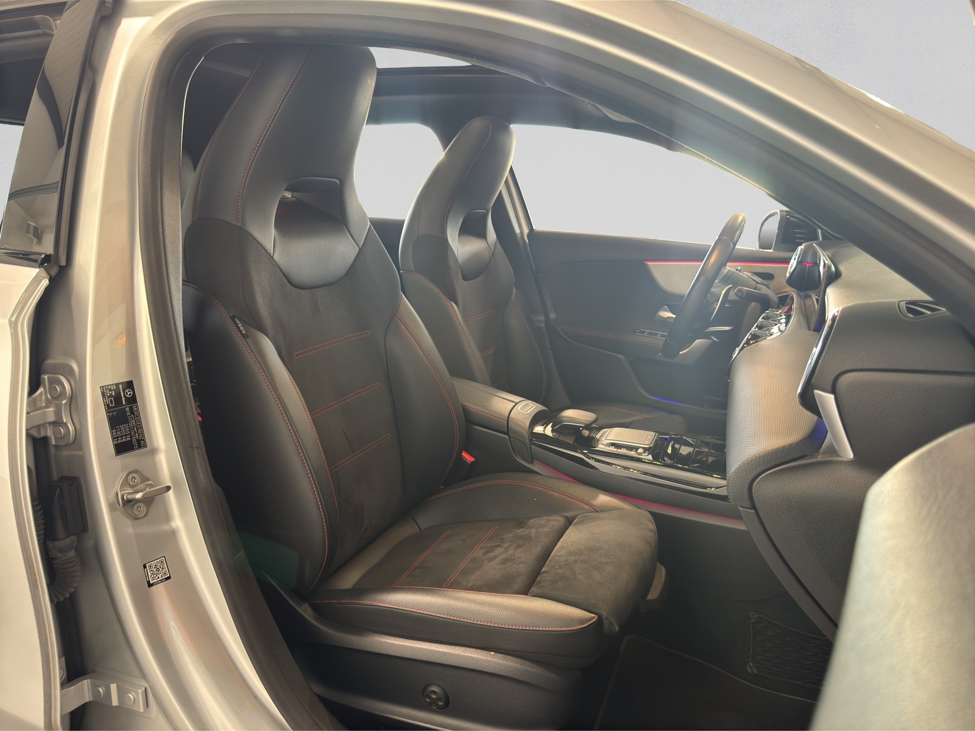 MERCEDES-BENZ A 35 AMG 4Matic Speedshift-image-15