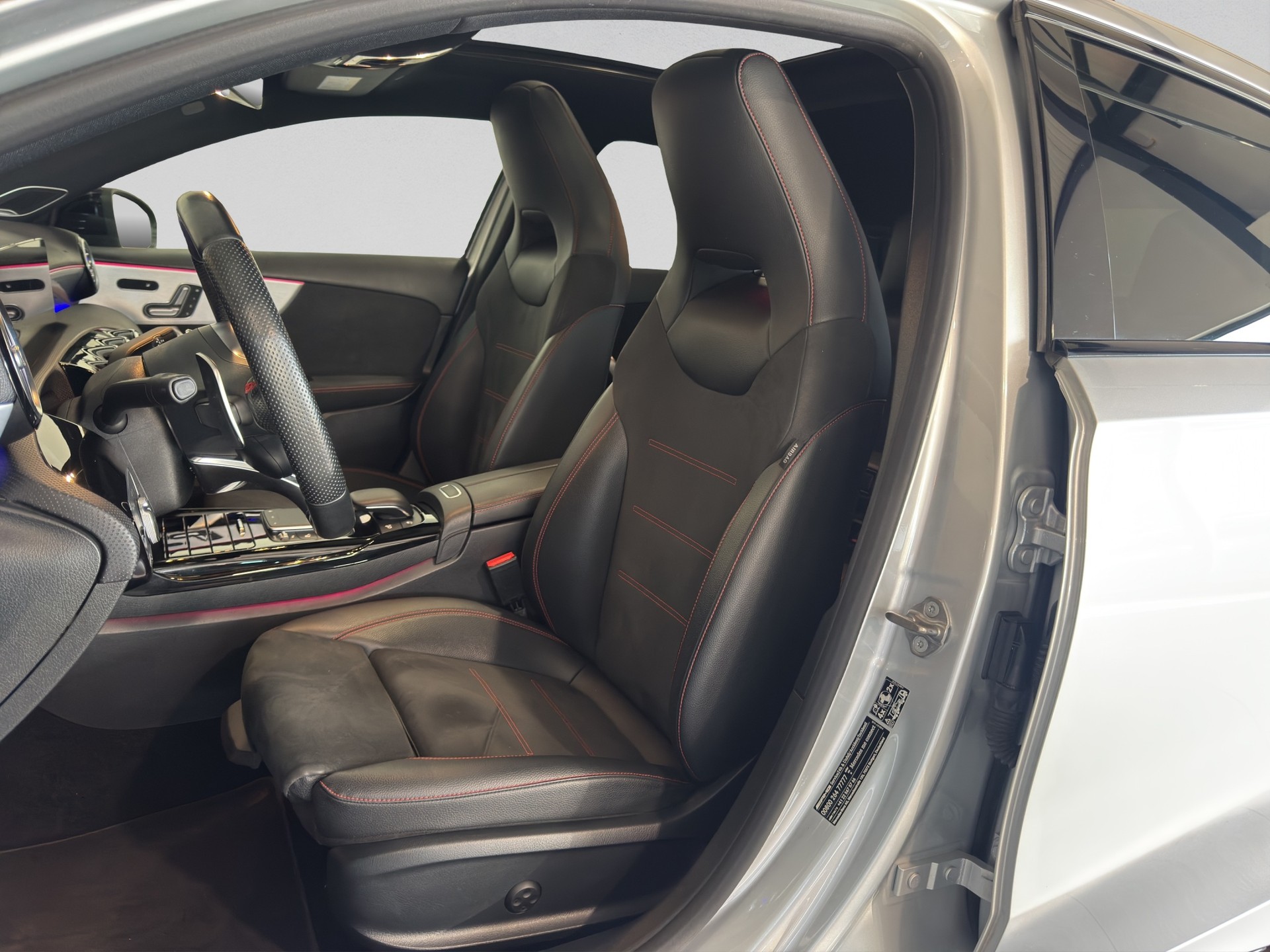 MERCEDES-BENZ A 35 AMG 4Matic Speedshift-image-8