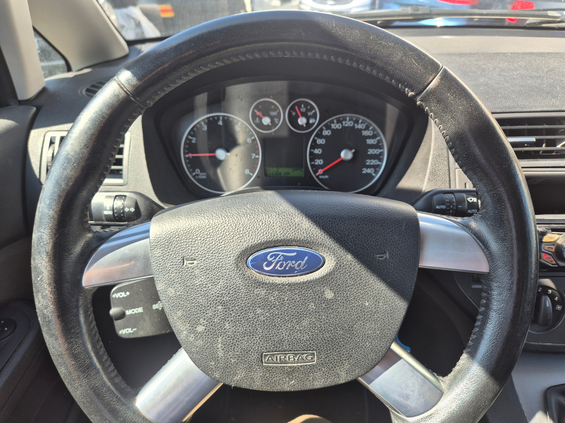 FORD C-Max 1.8 Ambiente-image-11