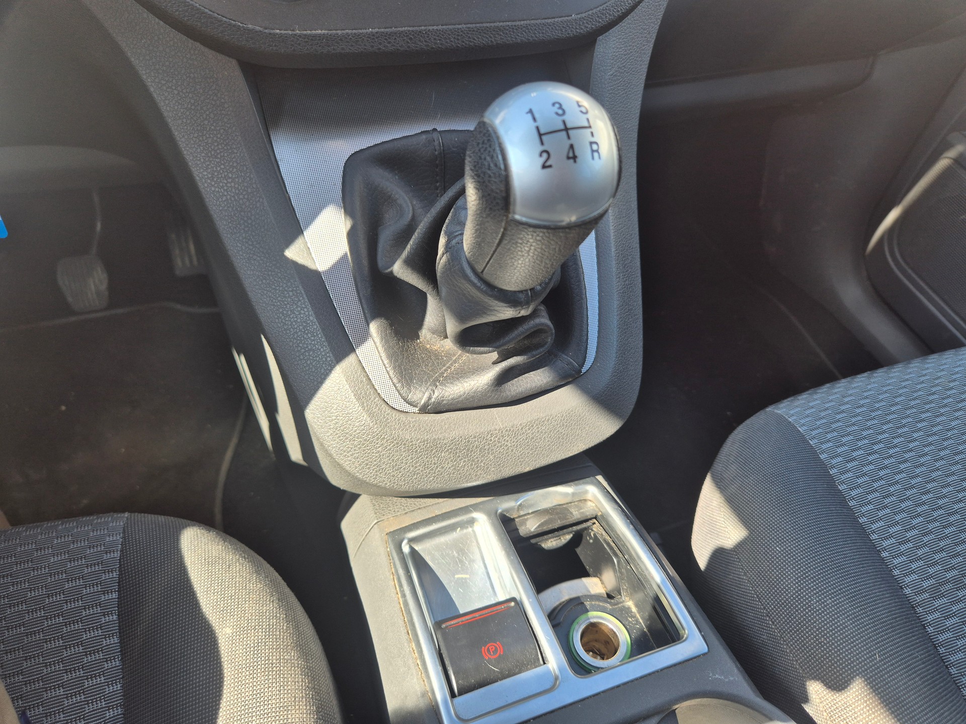 FORD C-Max 1.8 Ambiente-image-12