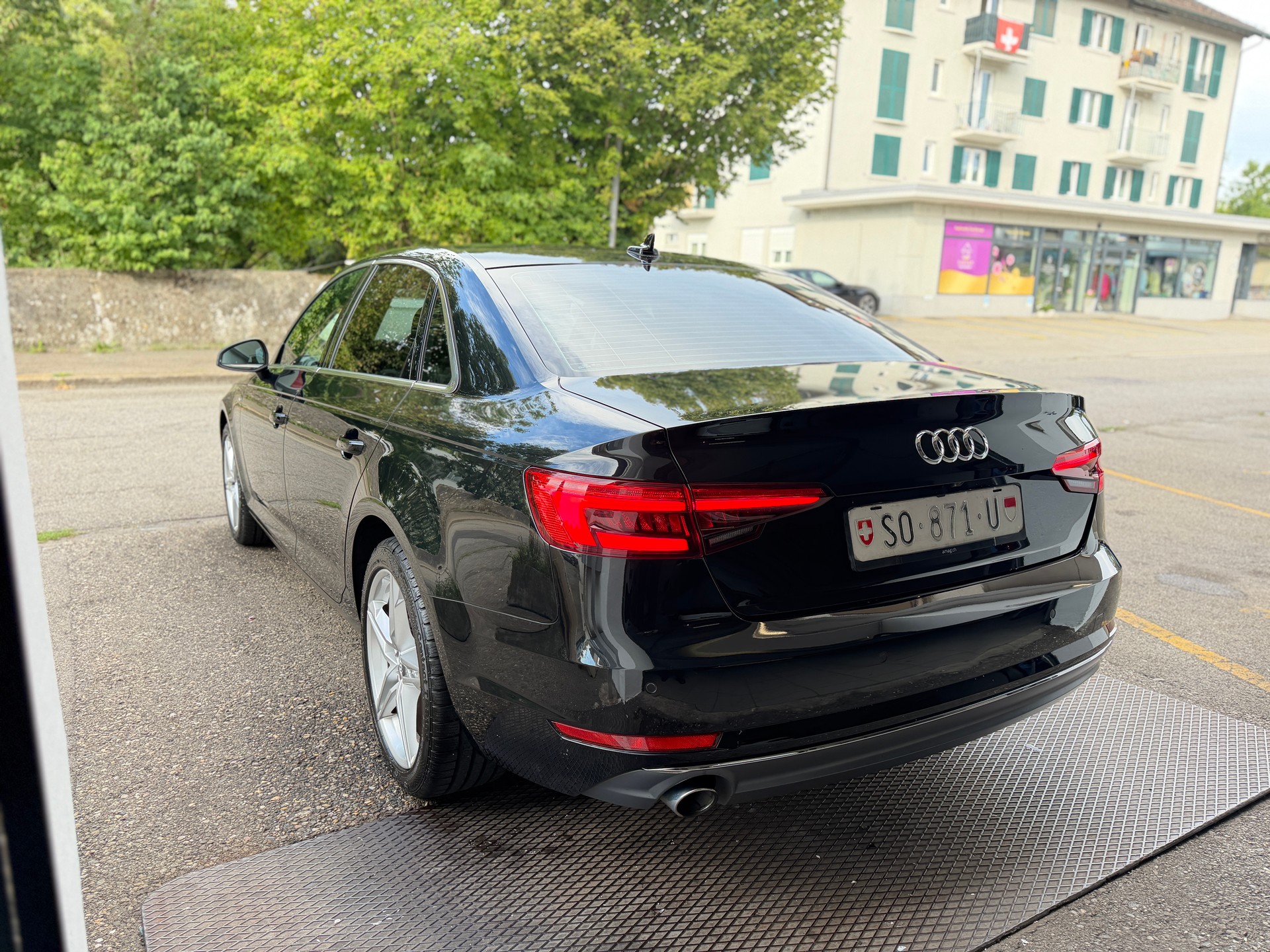 AUDI A4 Limousine 2.0 TDI S-Line-showroom-element-3