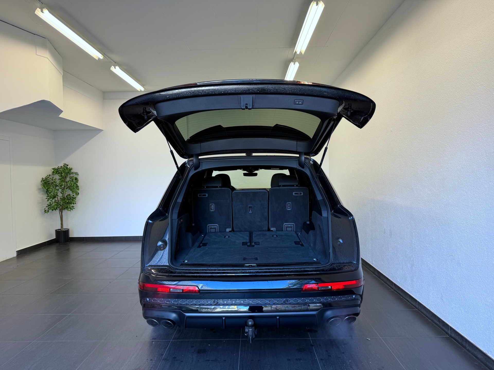 AUDI SQ7 TFSI quattro tiptronic 7-Plätzer "ALL BLACK"-image-11