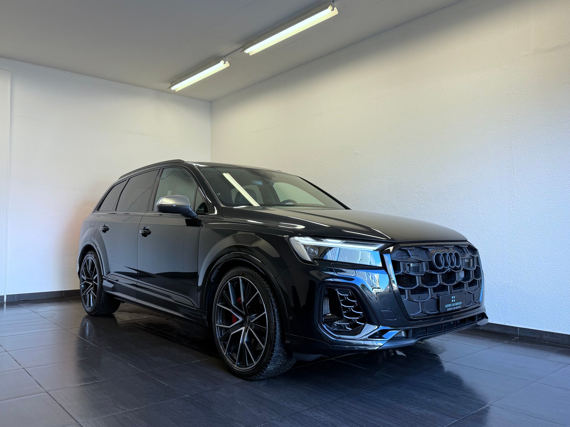AUDI SQ7 TFSI quattro tiptronic 7-Plätzer "ALL BLACK"-showroom-element-1