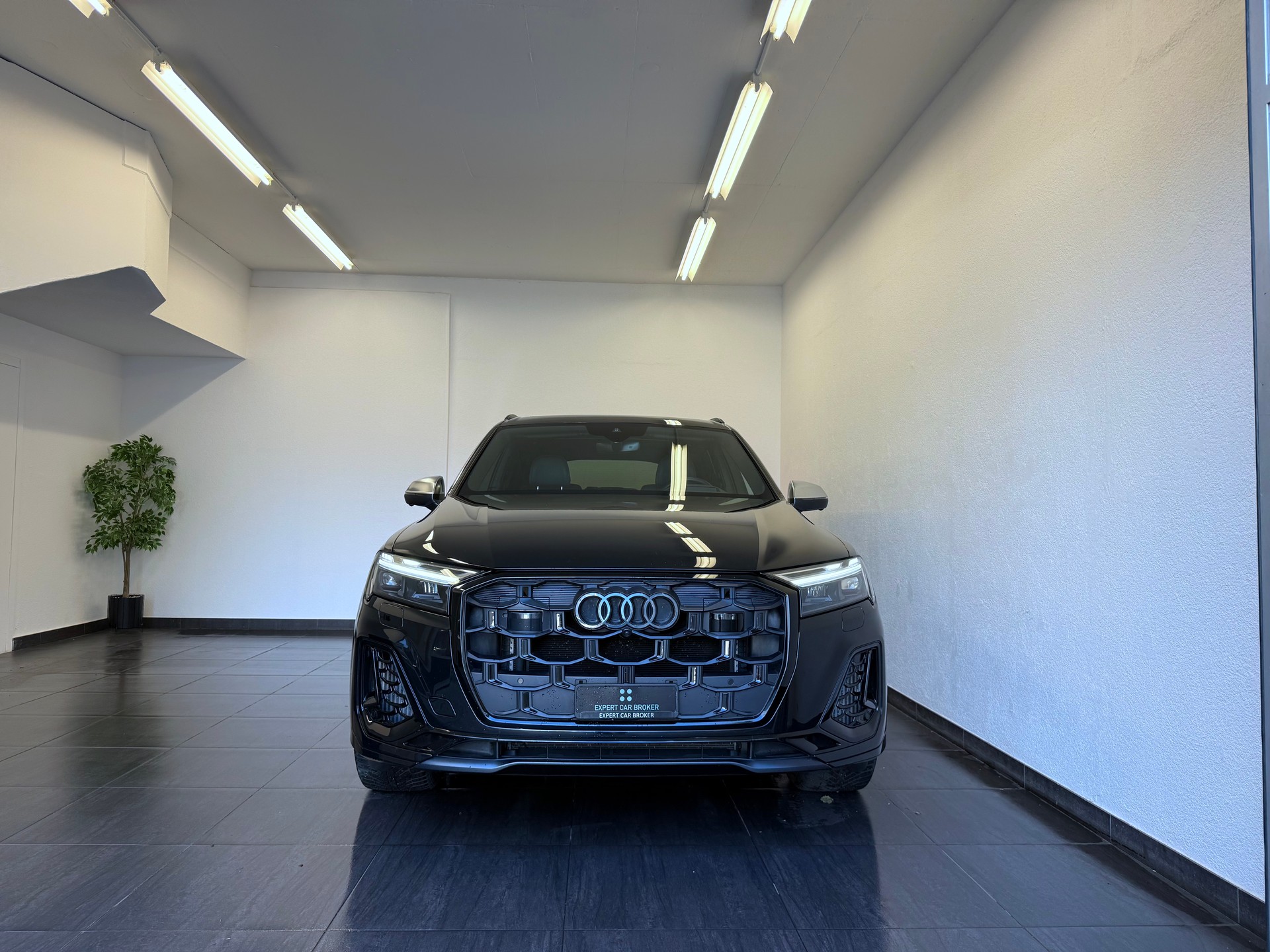 AUDI SQ7 TFSI quattro tiptronic 7-Plätzer "ALL BLACK"-showroom-element-3
