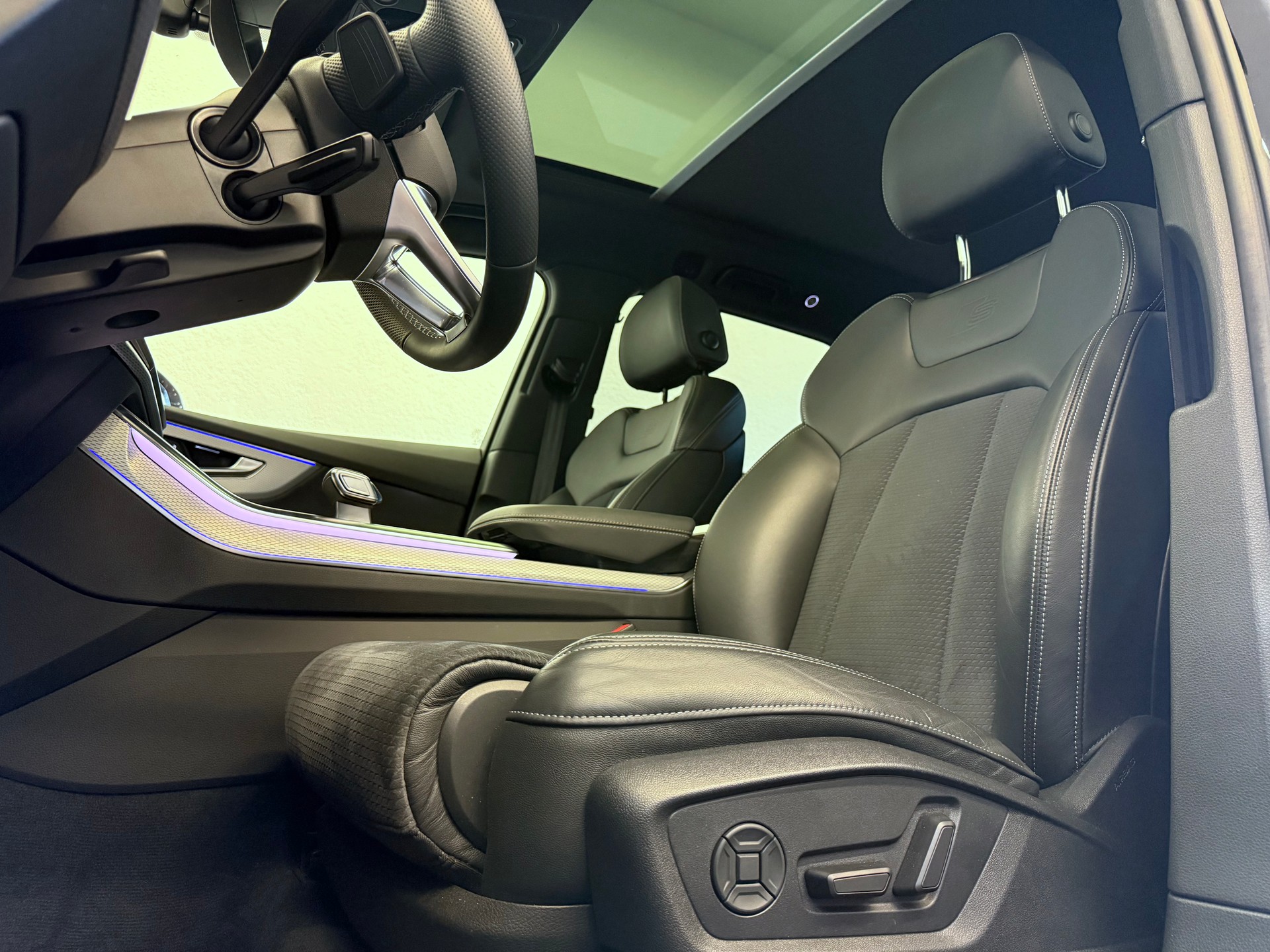 AUDI SQ7 TFSI quattro tiptronic 7-Plätzer "ALL BLACK"-image-18