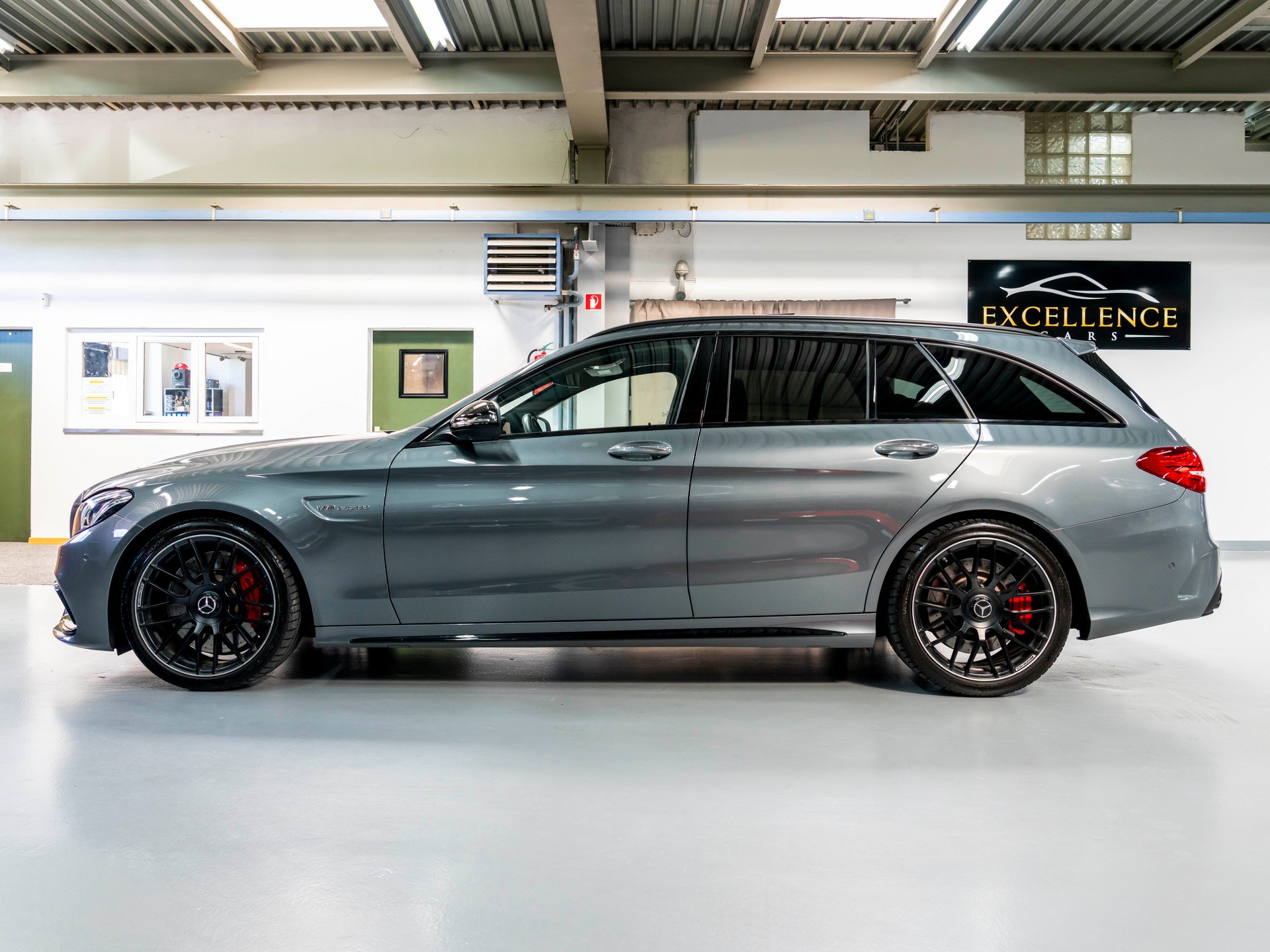 MERCEDES-BENZ C 63 S AMG Speedshift-showroom-element-3