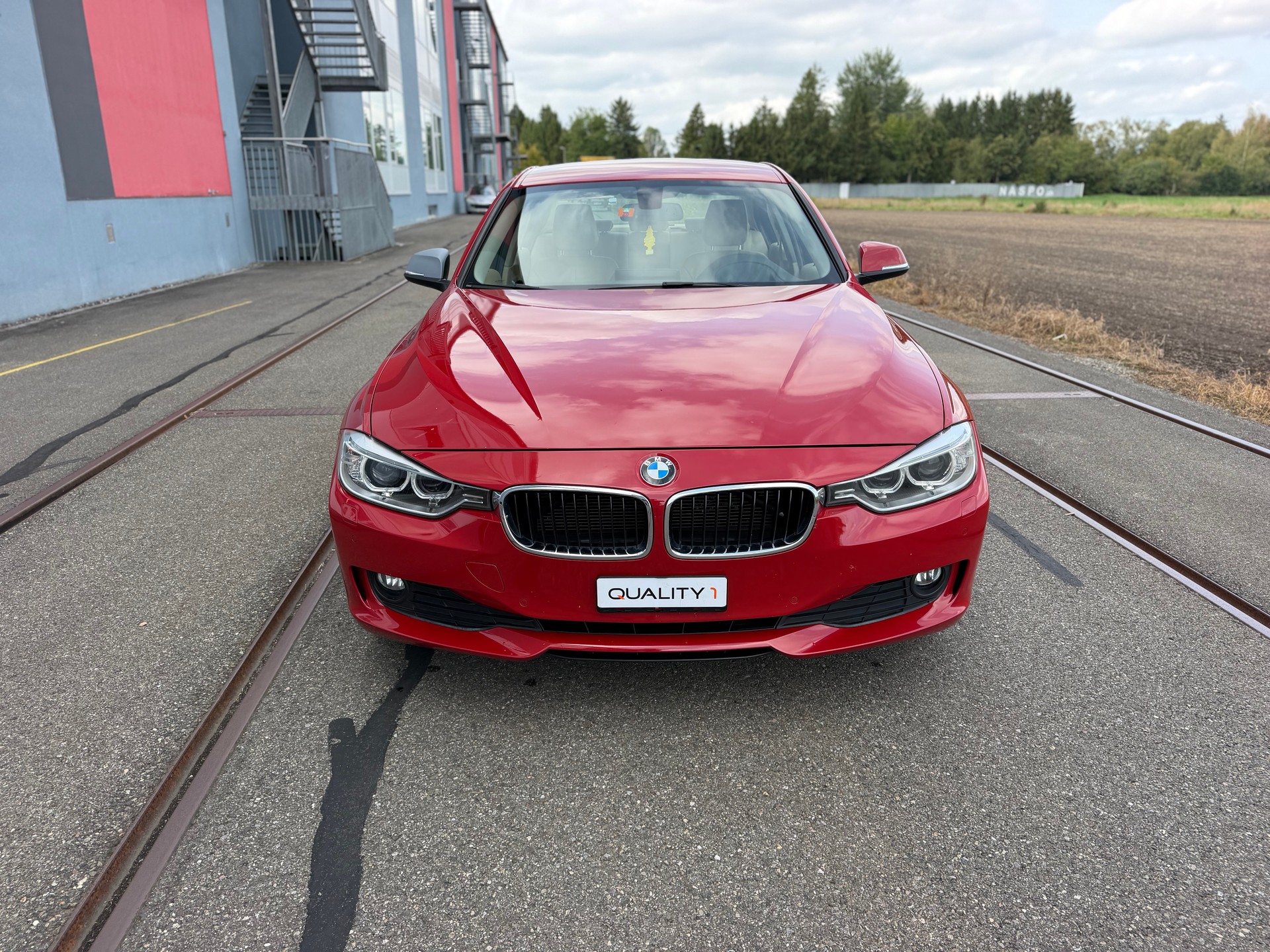 BMW 320d xDrive Steptronic-showroom-element-1