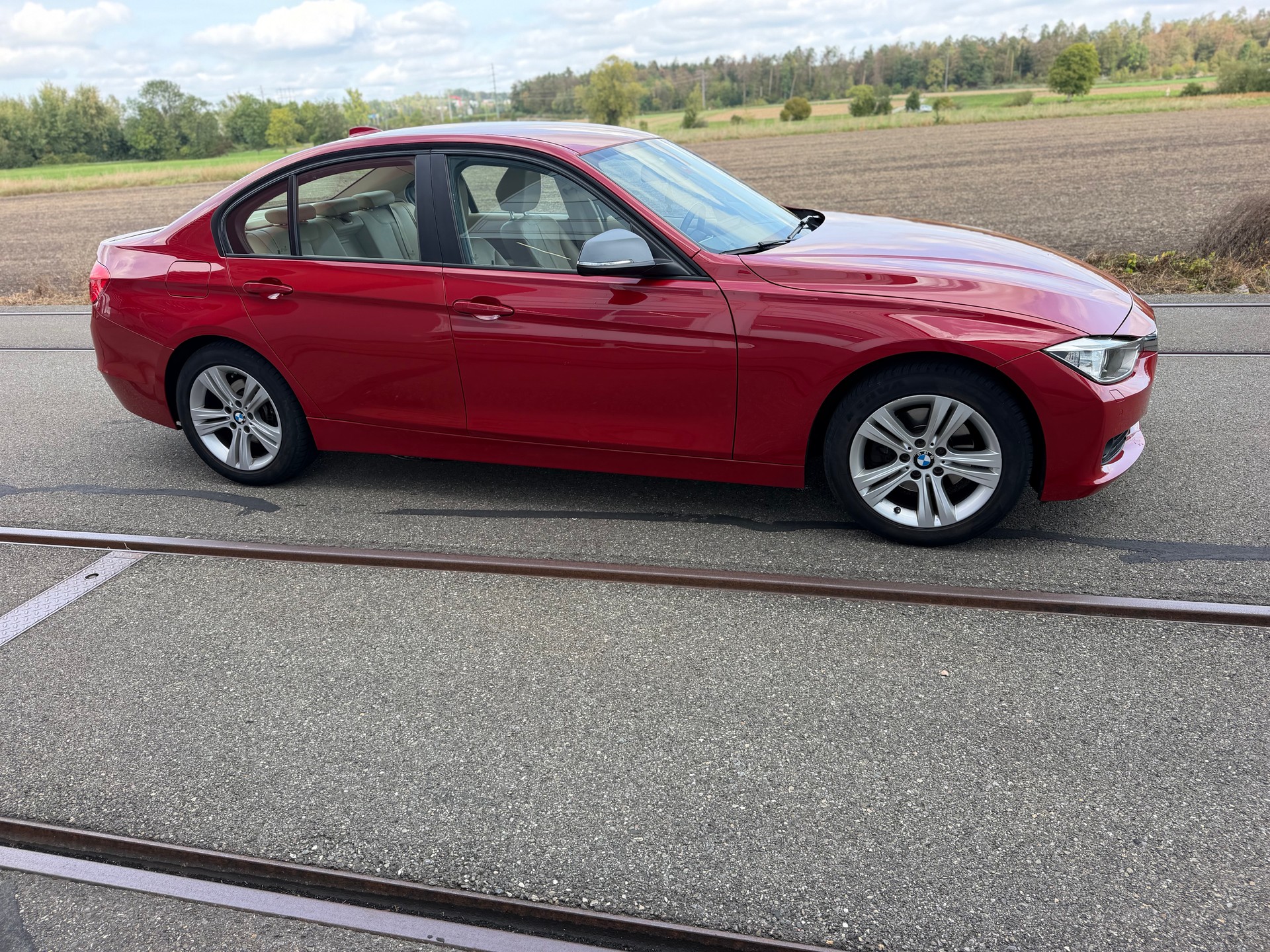 BMW 320d xDrive Steptronic-showroom-element-3