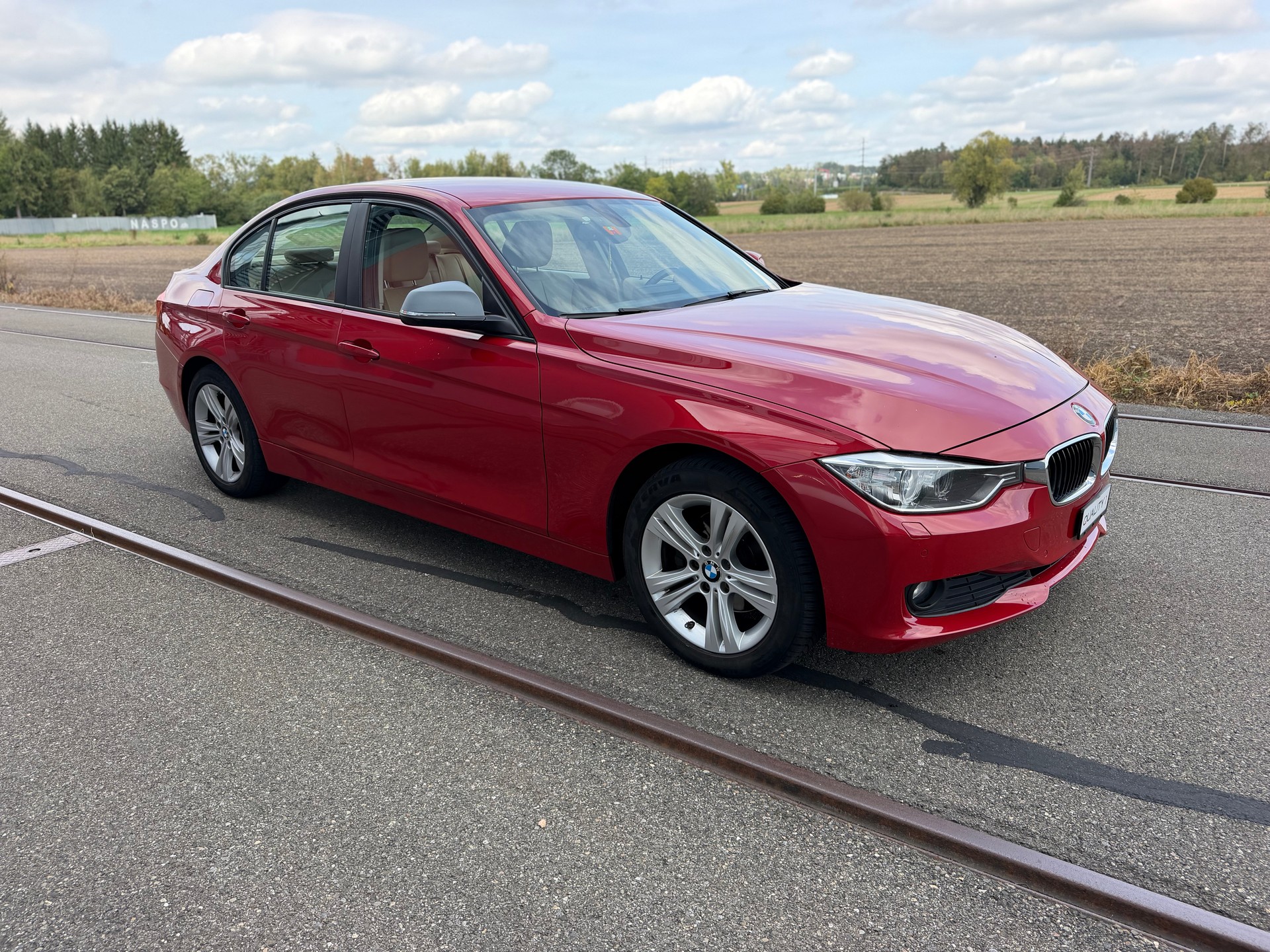 BMW 320d xDrive Steptronic-showroom-element-2