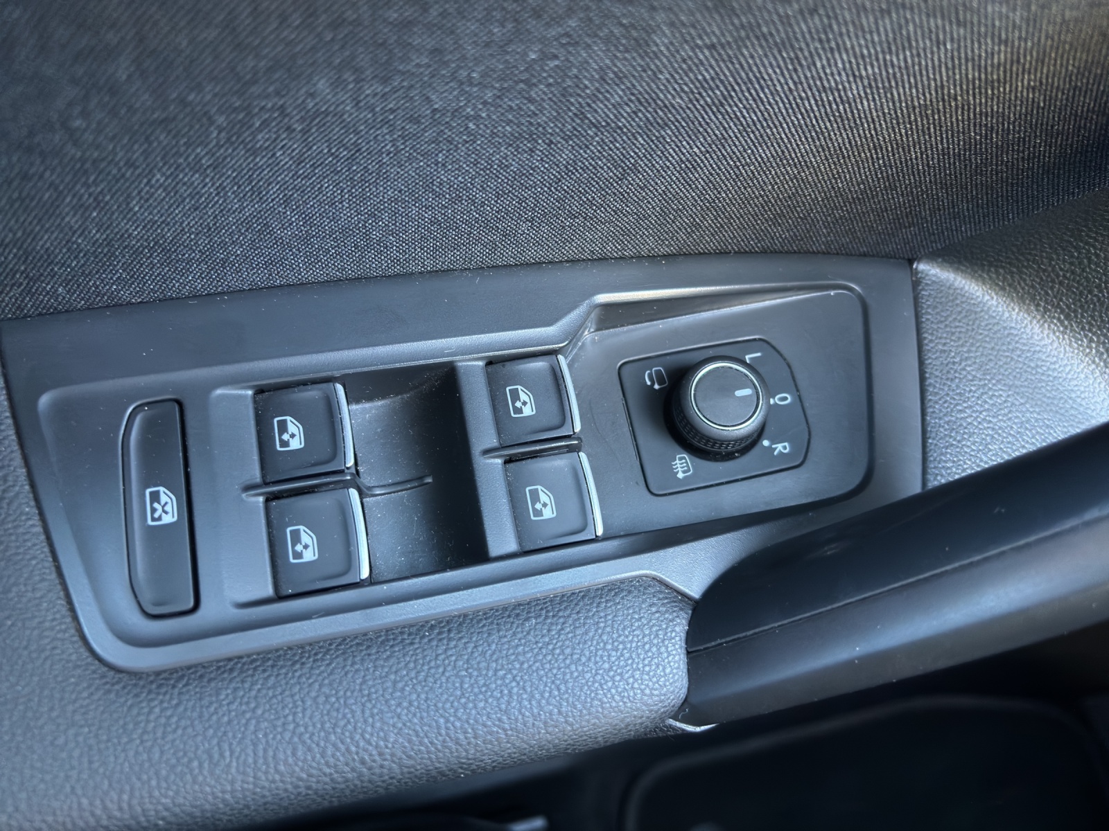 VW Tiguan Allspace 2.0TSI Elegance 4Motion DSG mit AHK & Panorama-Ausstell-/Schiebedach-image-31