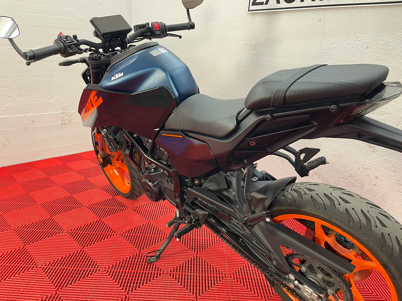 KTM 125 DUKE 2024-image-9