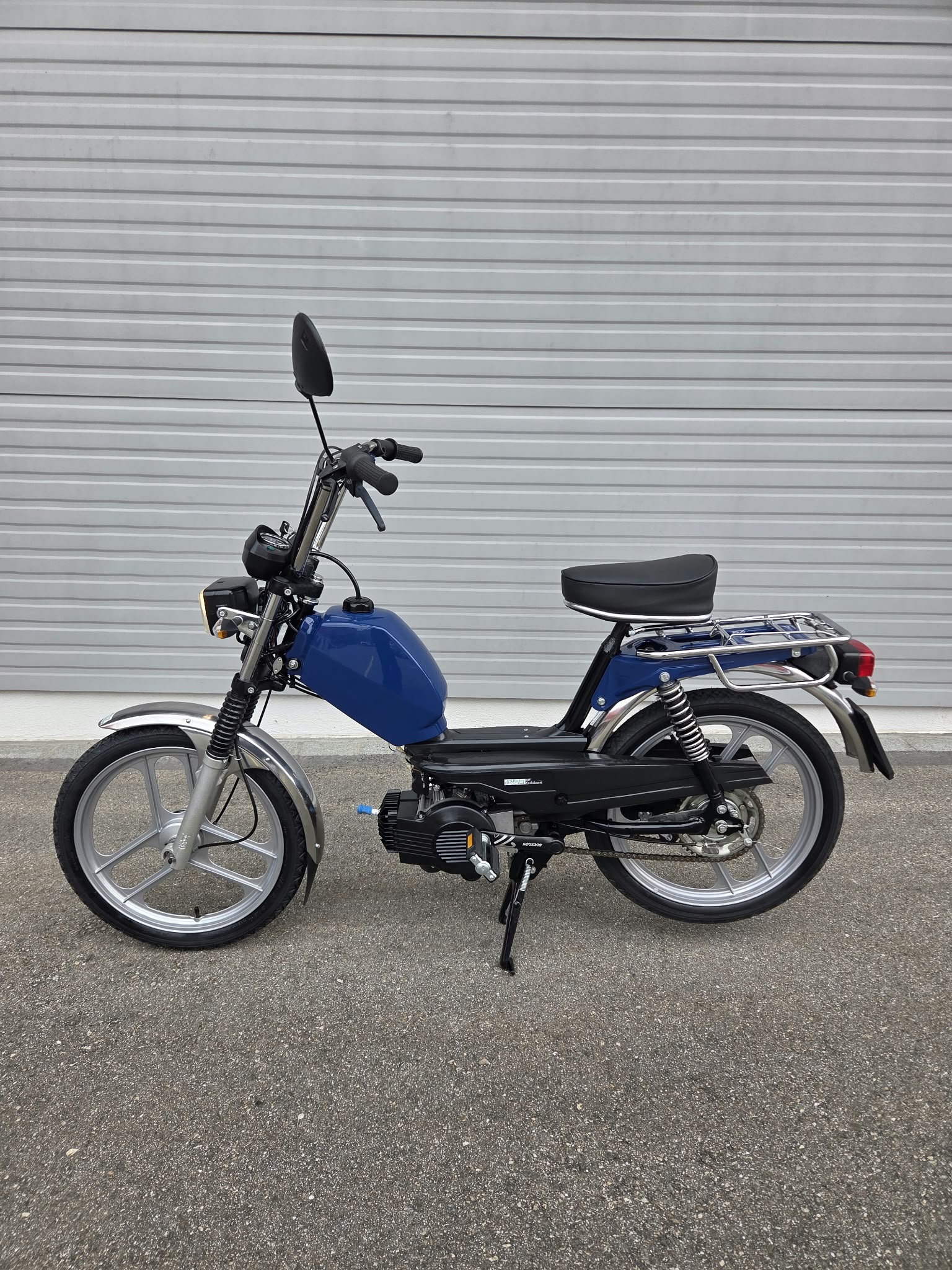 PONY GTX 521 Neuwertig erst 1700km ab Service-image-0