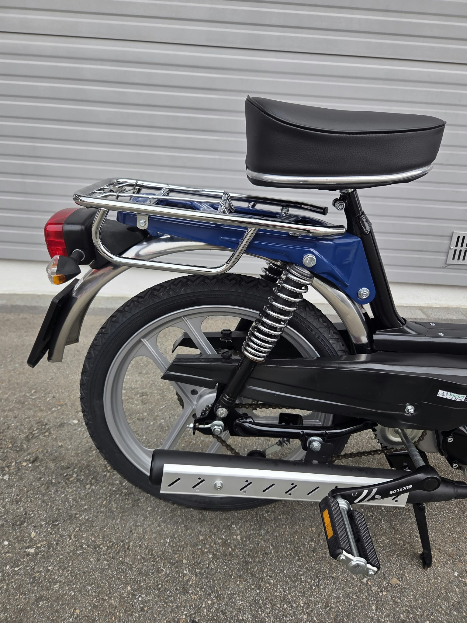 PONY GTX 521 Neuwertig erst 1700km ab Service-image-2