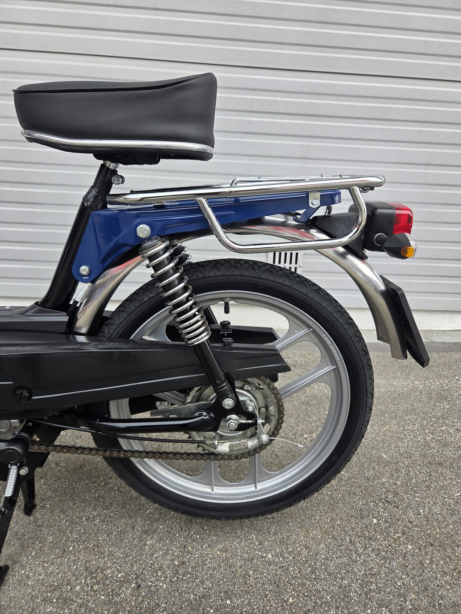PONY GTX 521 Neuwertig erst 1700km ab Service-image-3