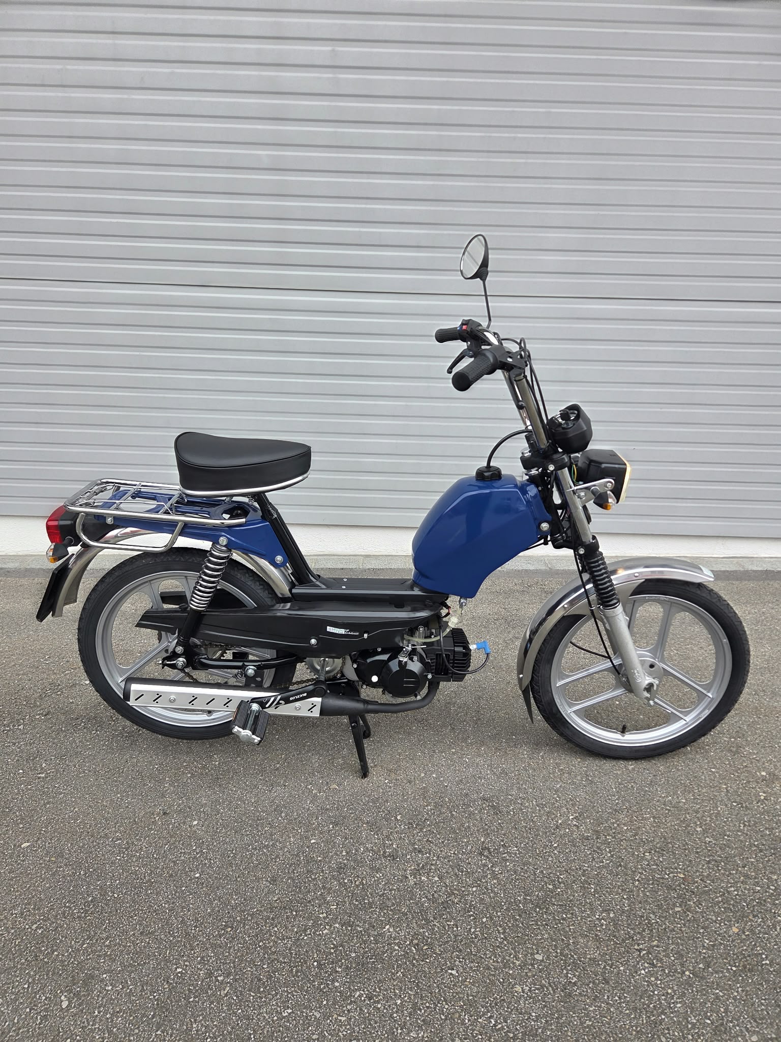 PONY GTX 521 Neuwertig erst 1700km ab Service-image-1
