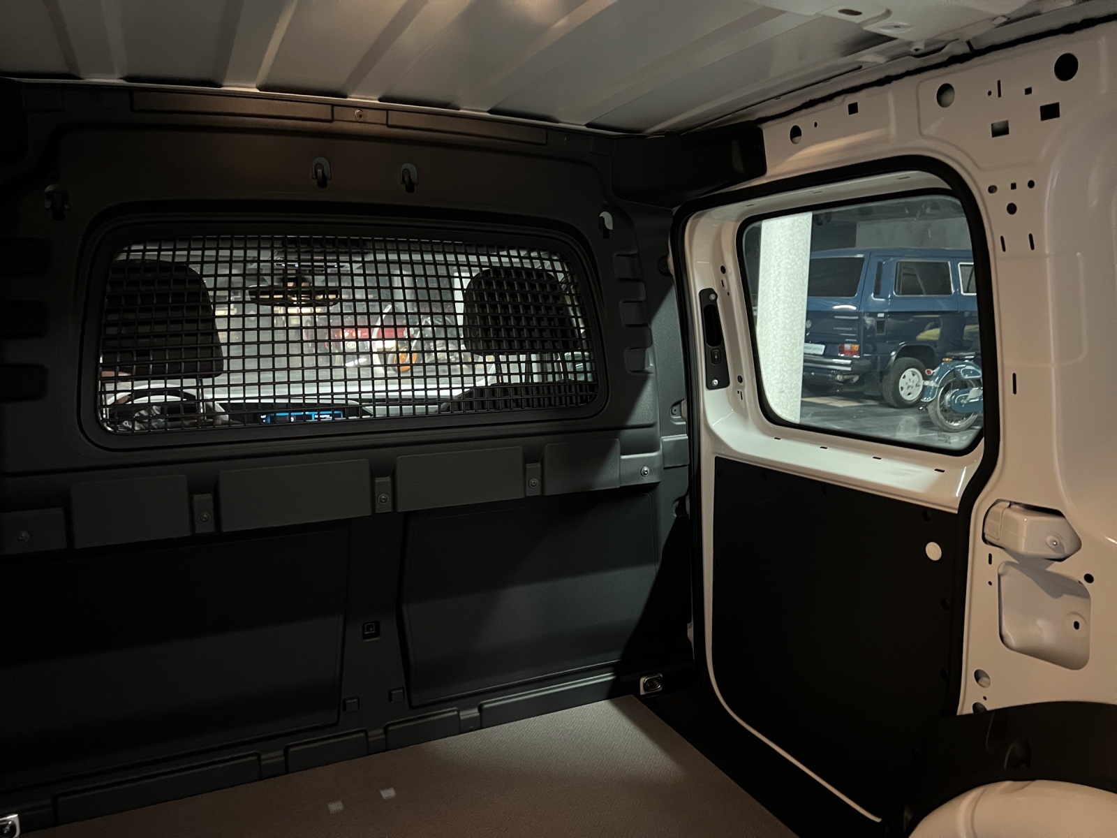 VW Caddy Cargo 1.5 TSI Entry-image-11