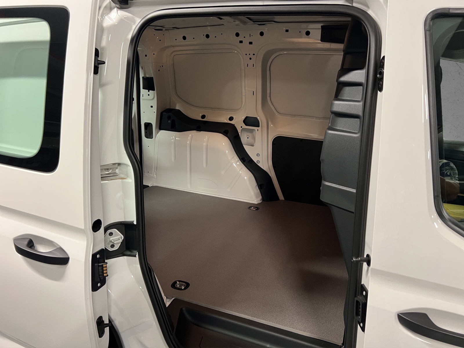 VW Caddy Cargo 1.5 TSI Entry-image-8