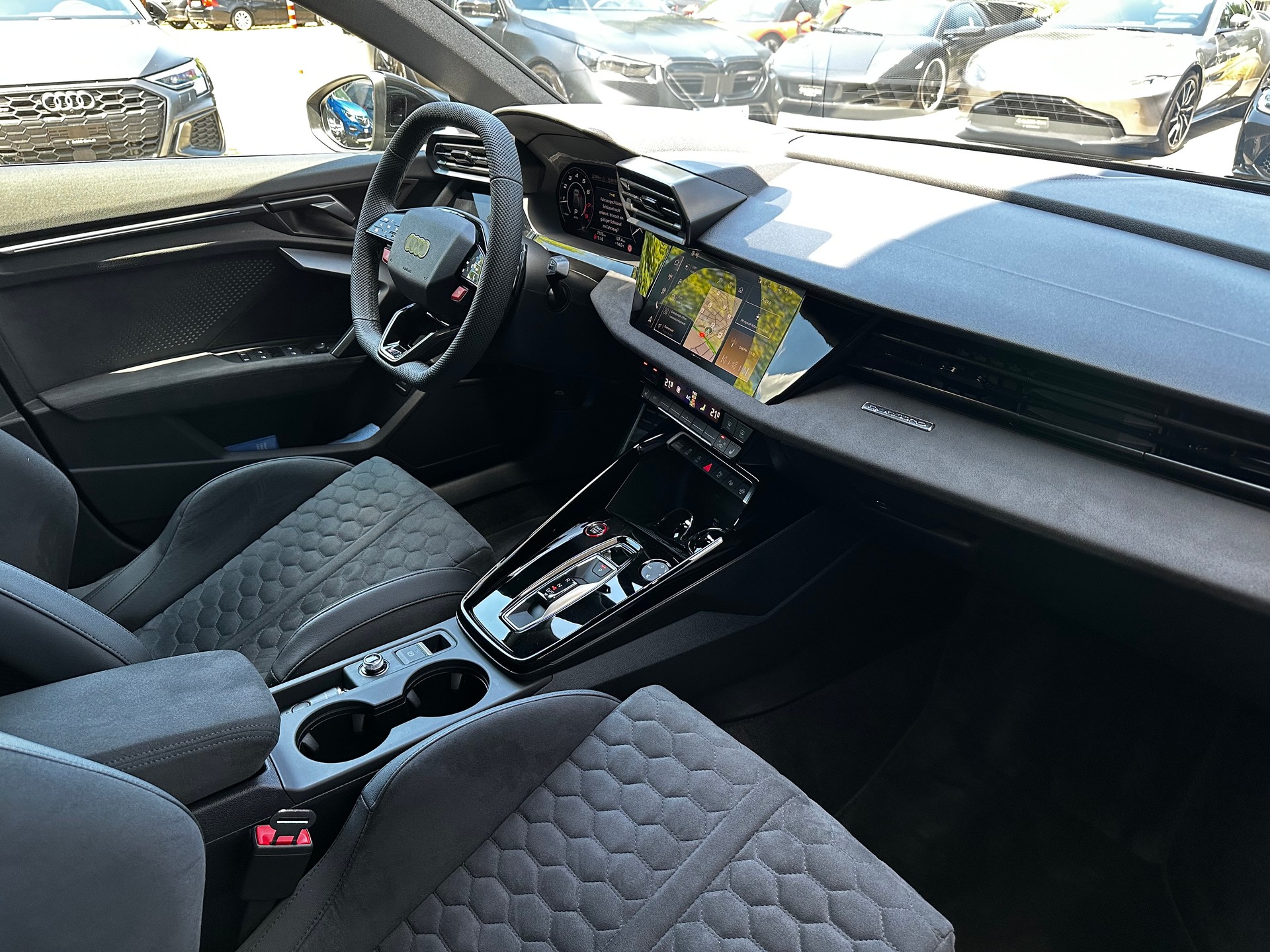 AUDI RS3 Sportback 2.5 TSI quattro S-tronic-image-8