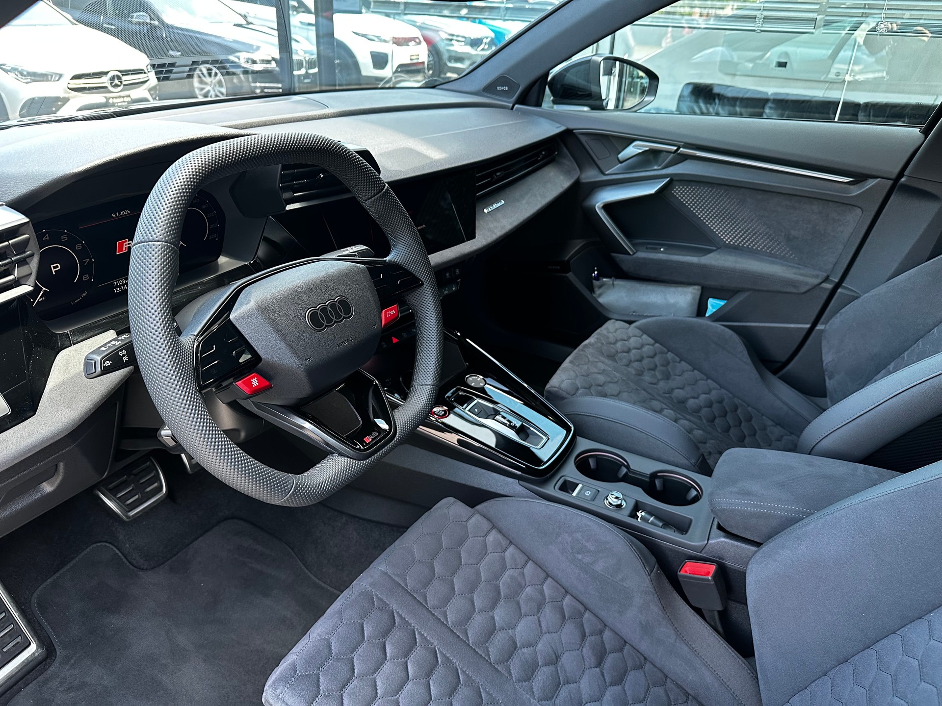 AUDI RS3 Sportback 2.5 TSI quattro S-tronic-image-7